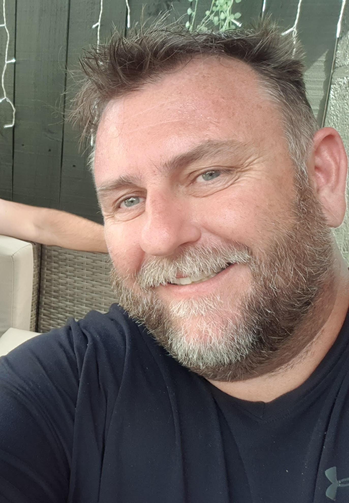 actor Simon McConnon large photo