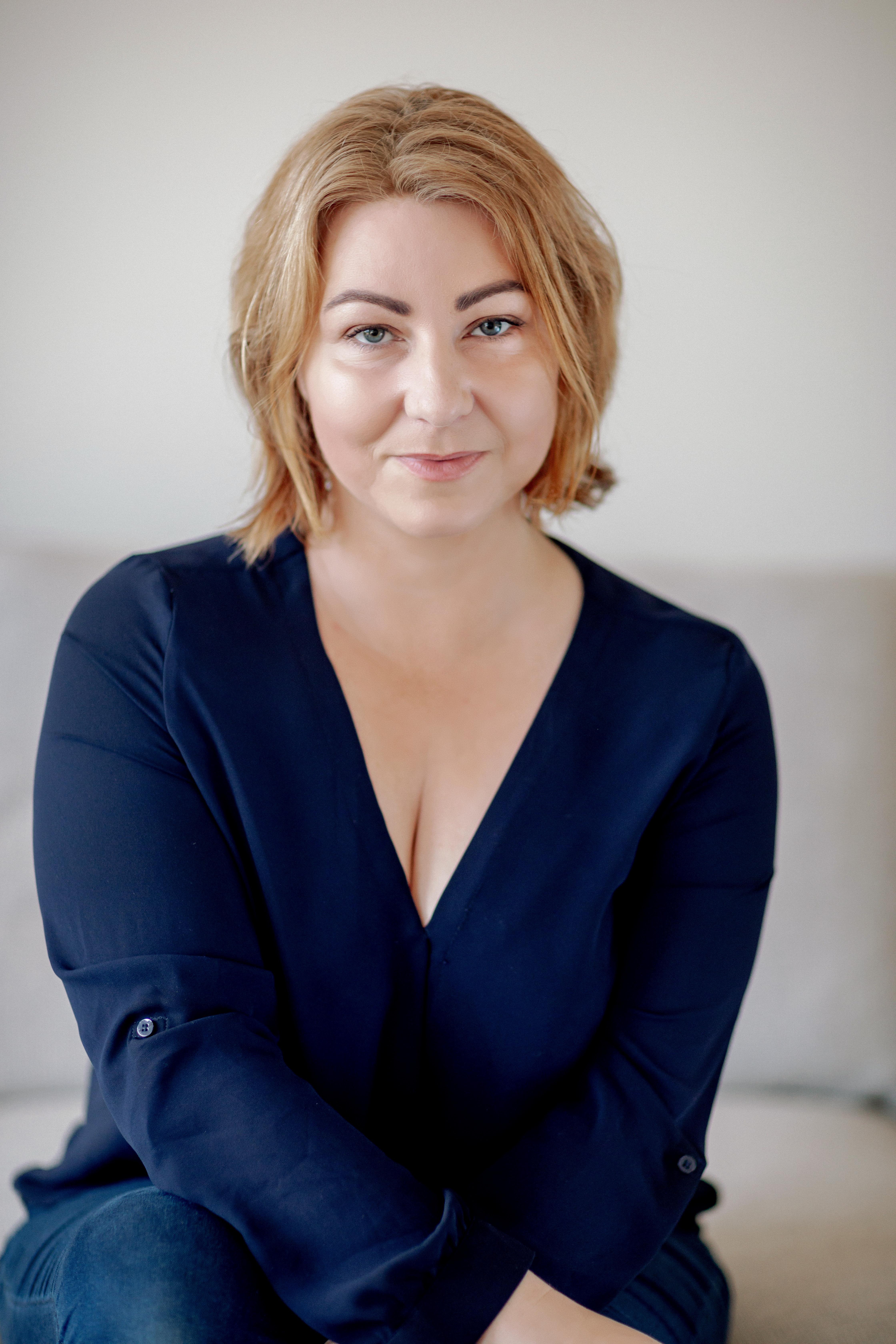 actor Stephanie Cope large photo