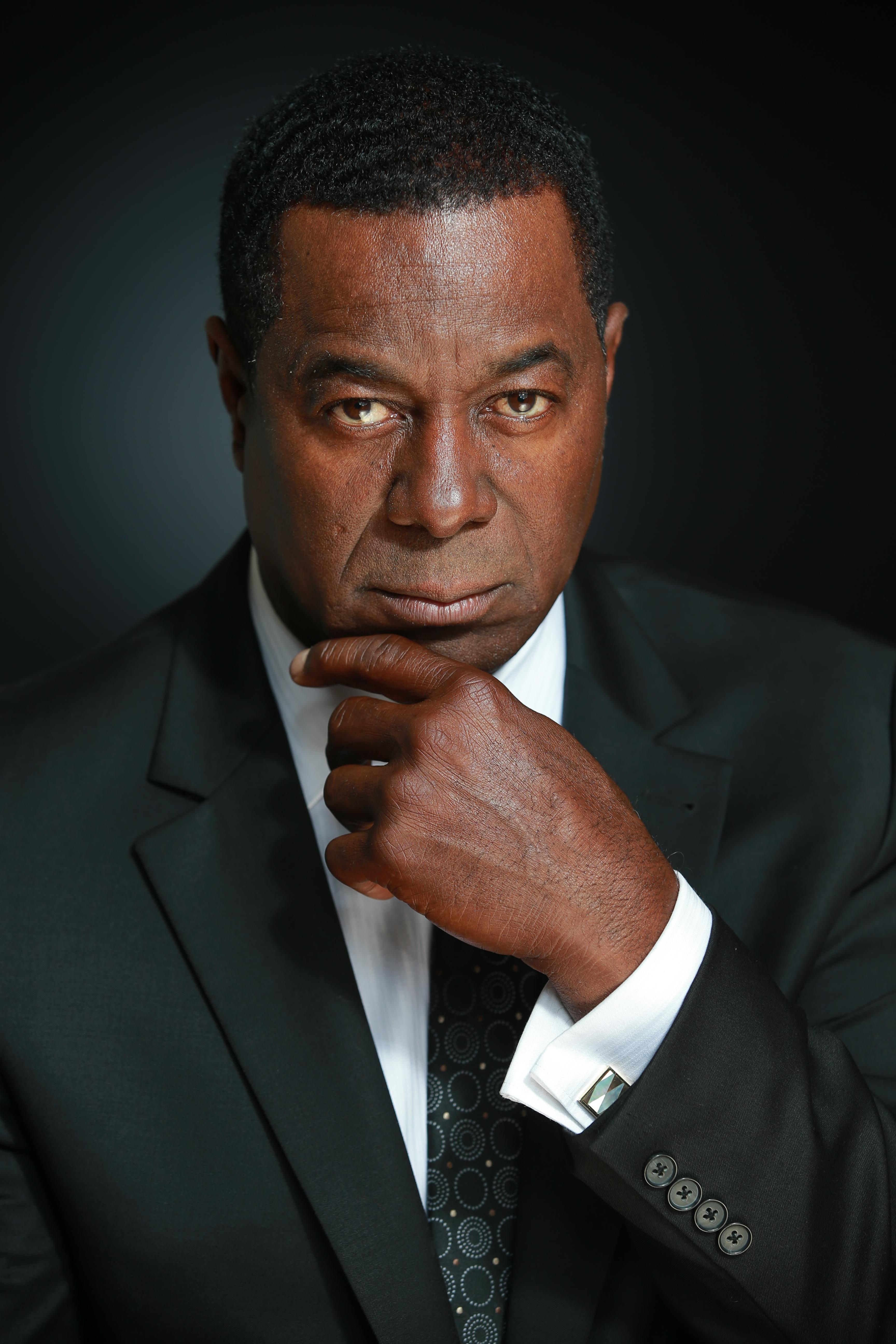 actor Dwight Hicks large photo