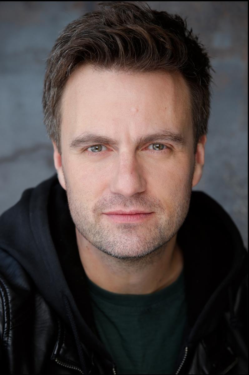 actor Manoel Felciano large photo