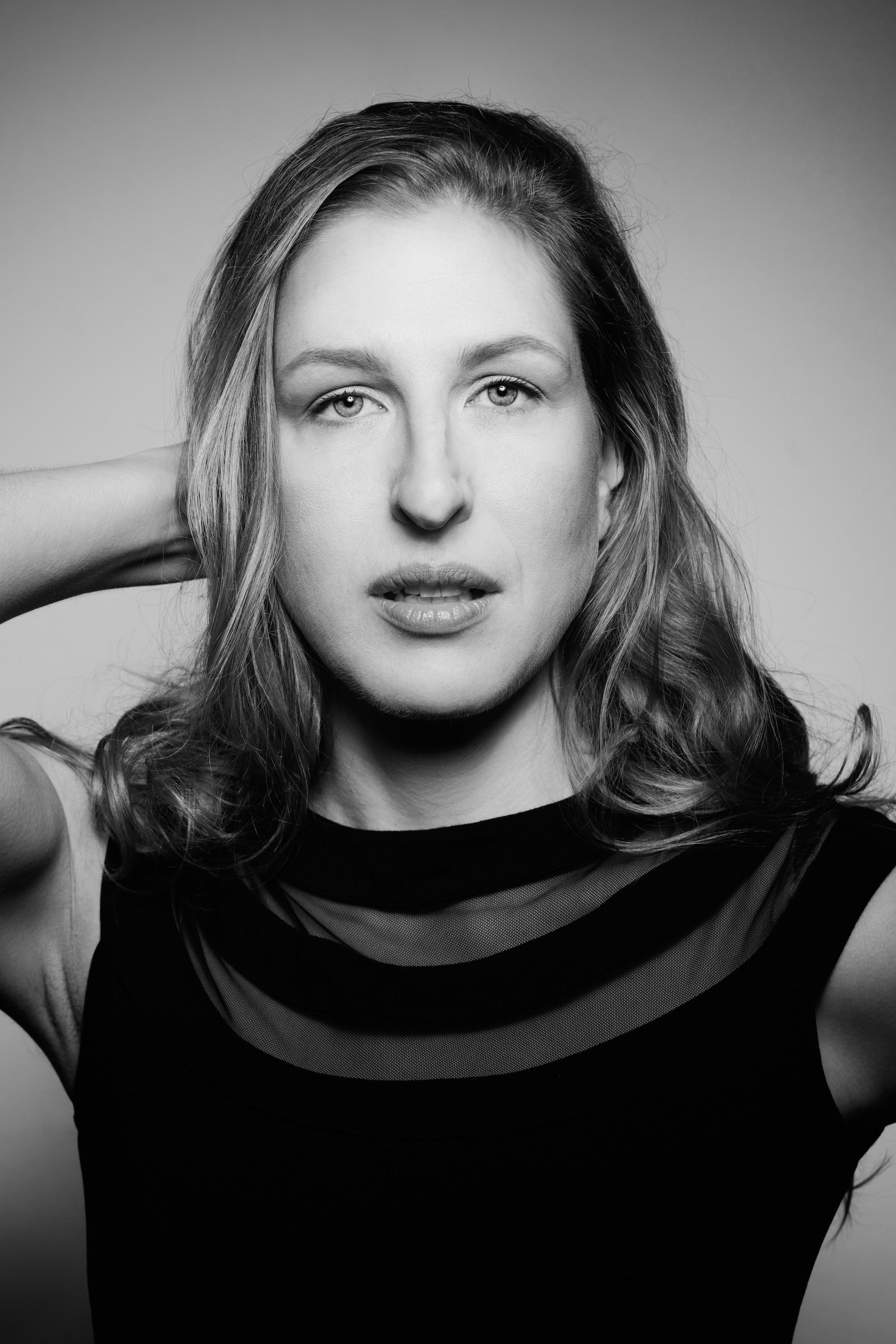 actor Tara Klassen large photo