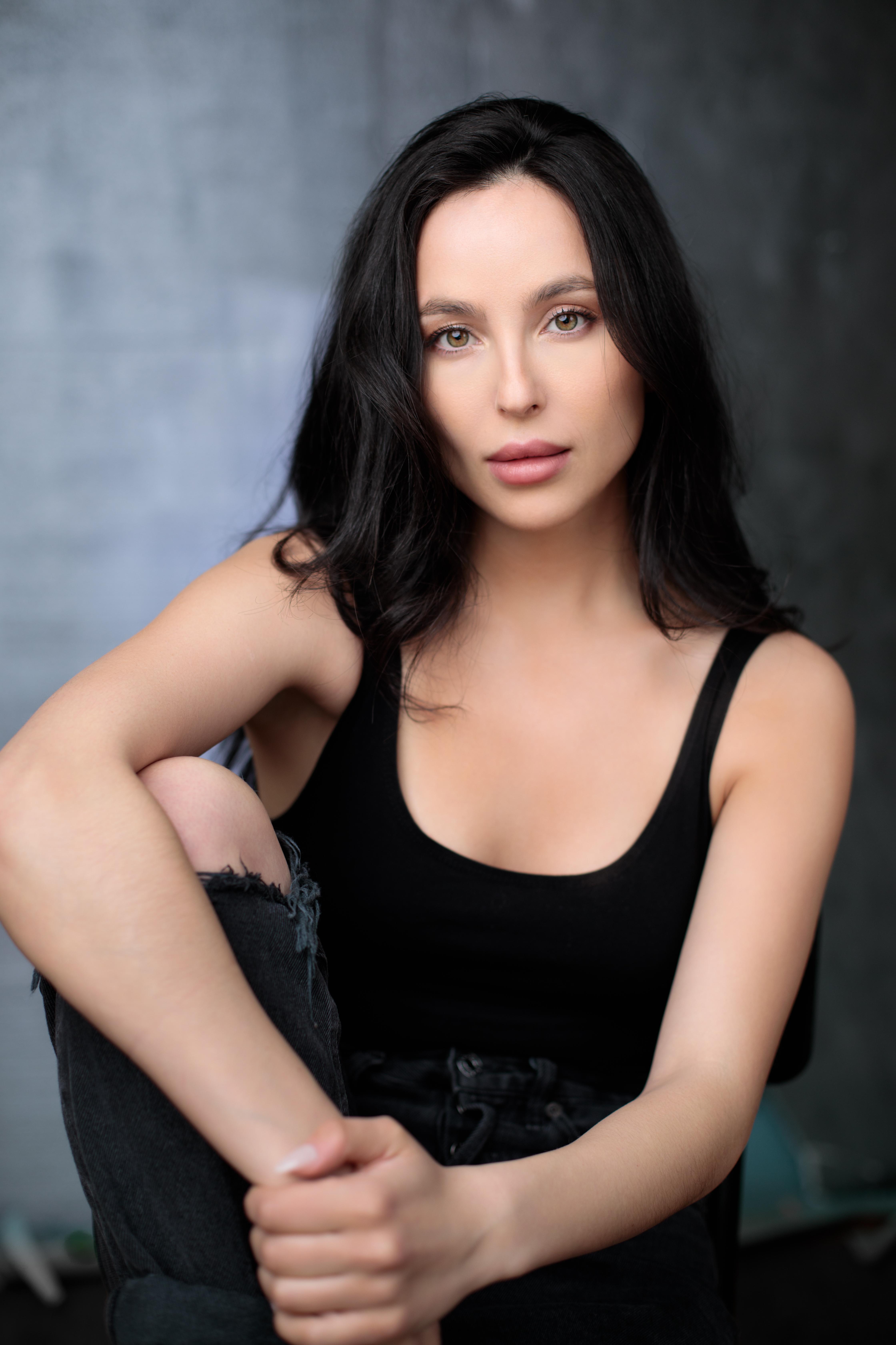 actor Ruth Bidner large photo