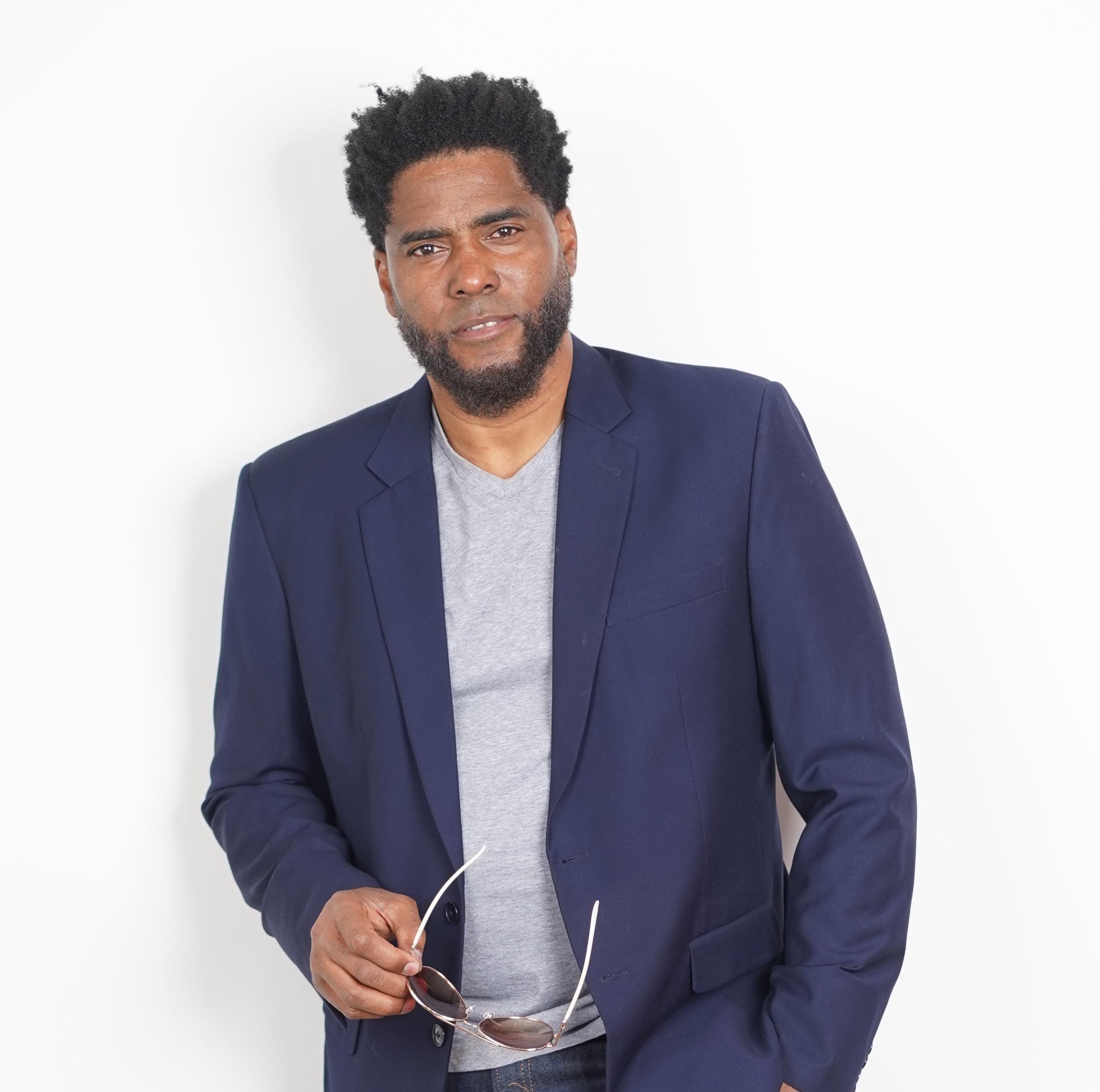 actor Mark Brown large photo