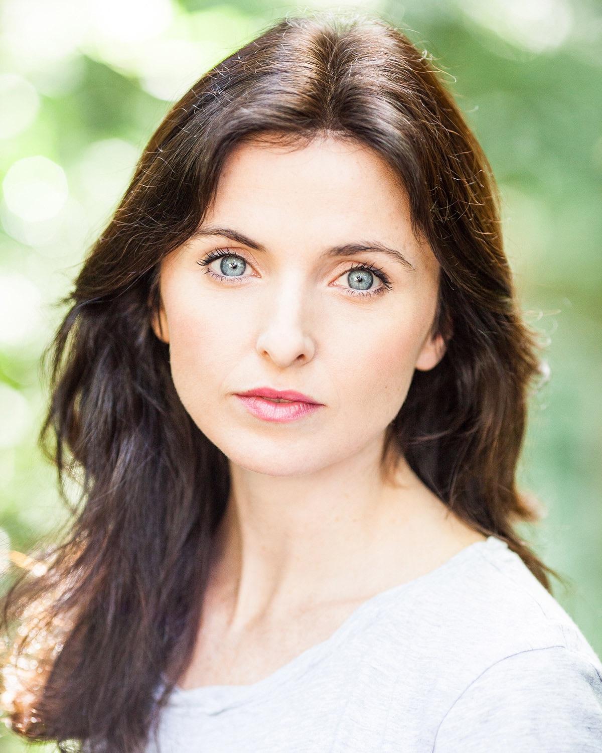 actor Ailish Symons large photo