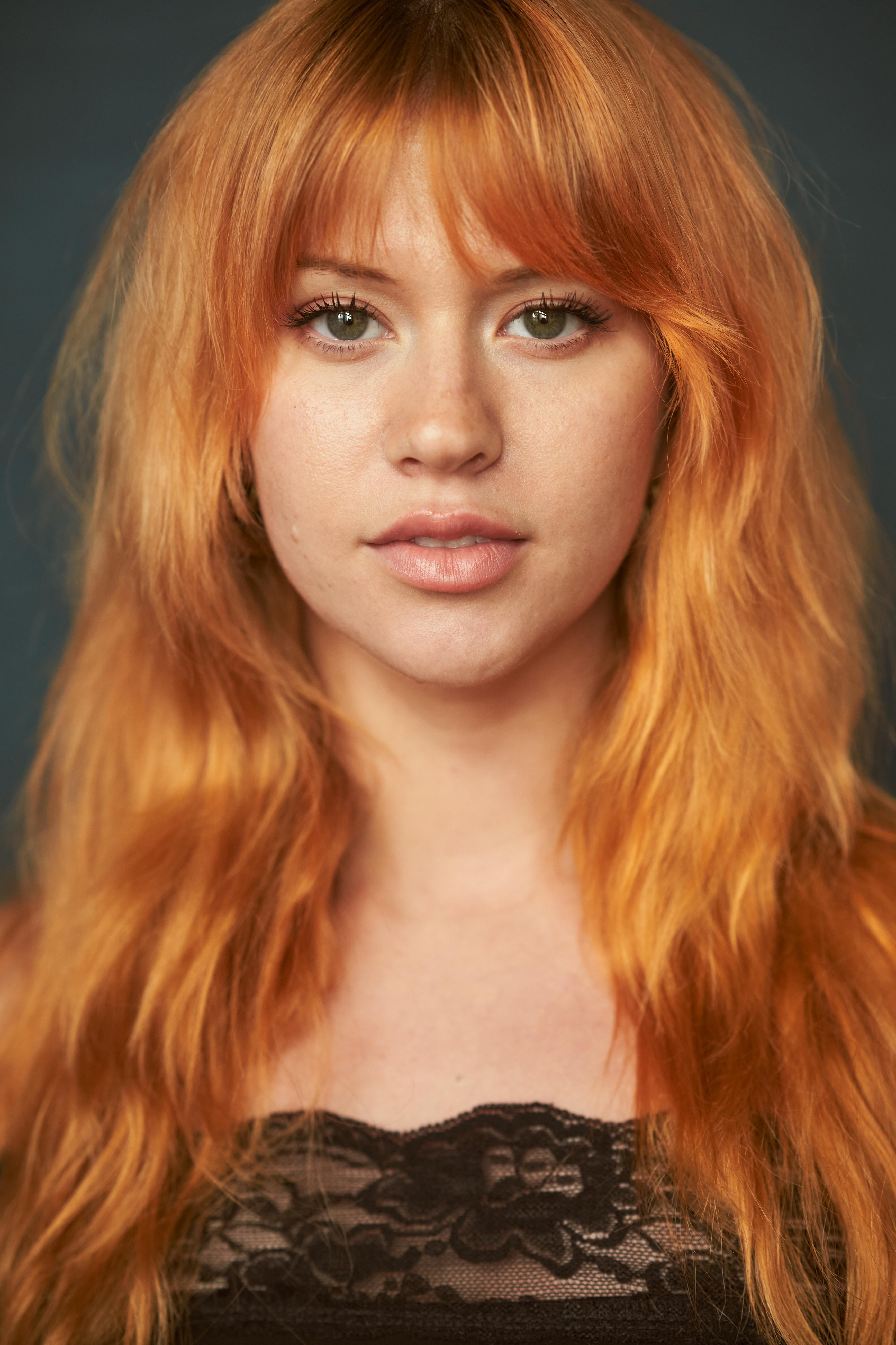 actor Eloise Gordon large photo