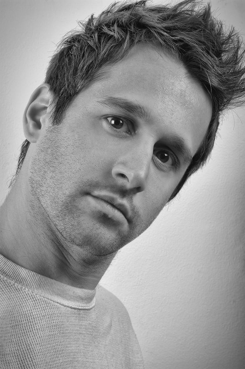 actor John De Luca large photo