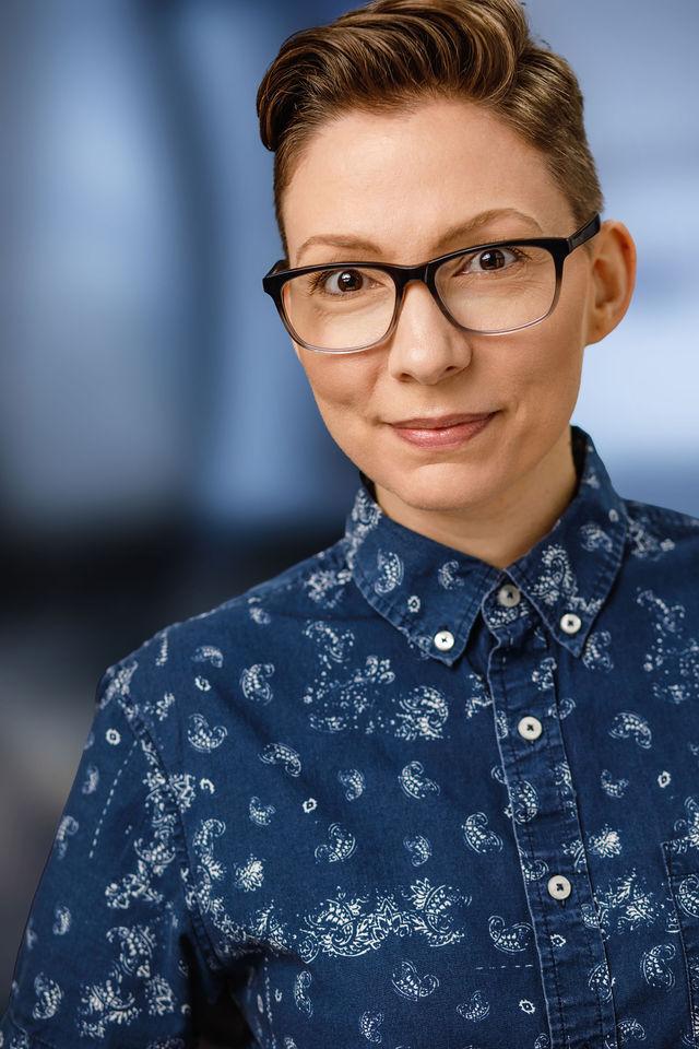 actor Iona Leighton large photo