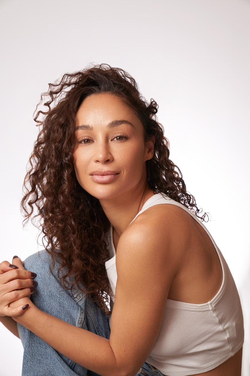 actor Cara Santana large photo