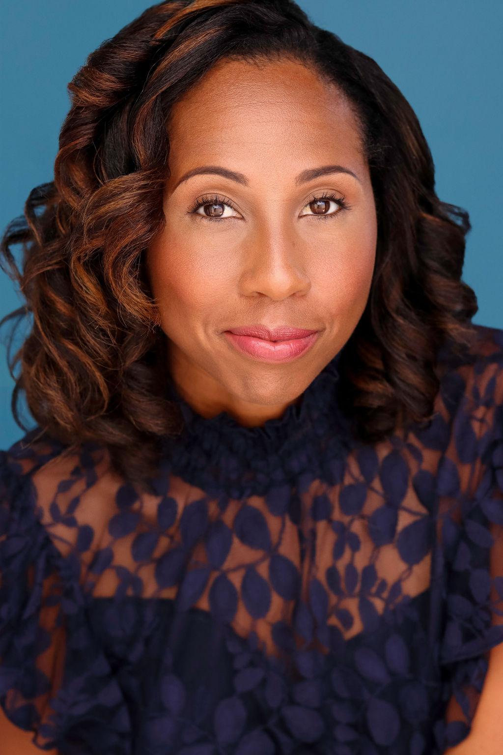 actor Larissa Maloney large photo