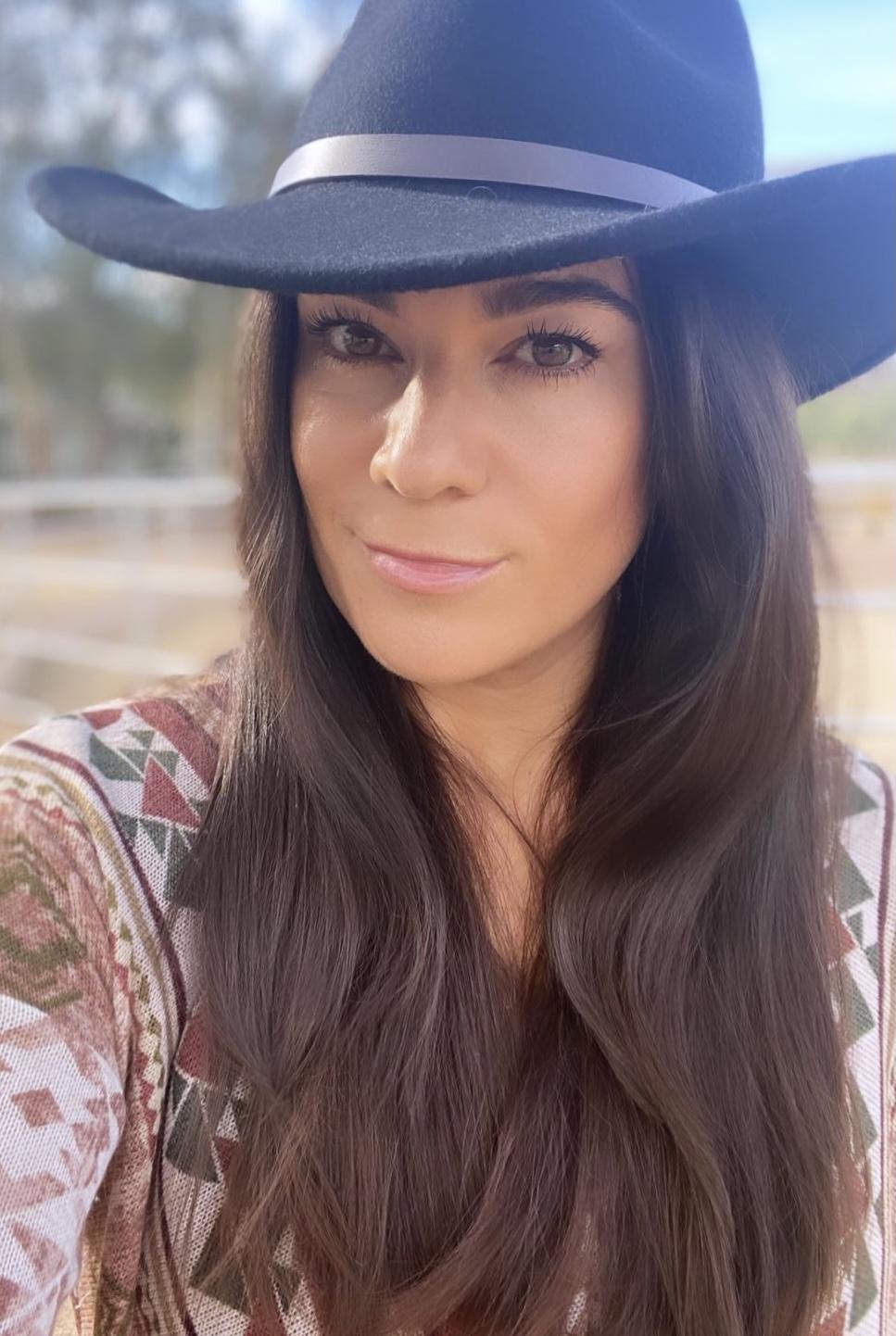 actor Hannah Betts large photo