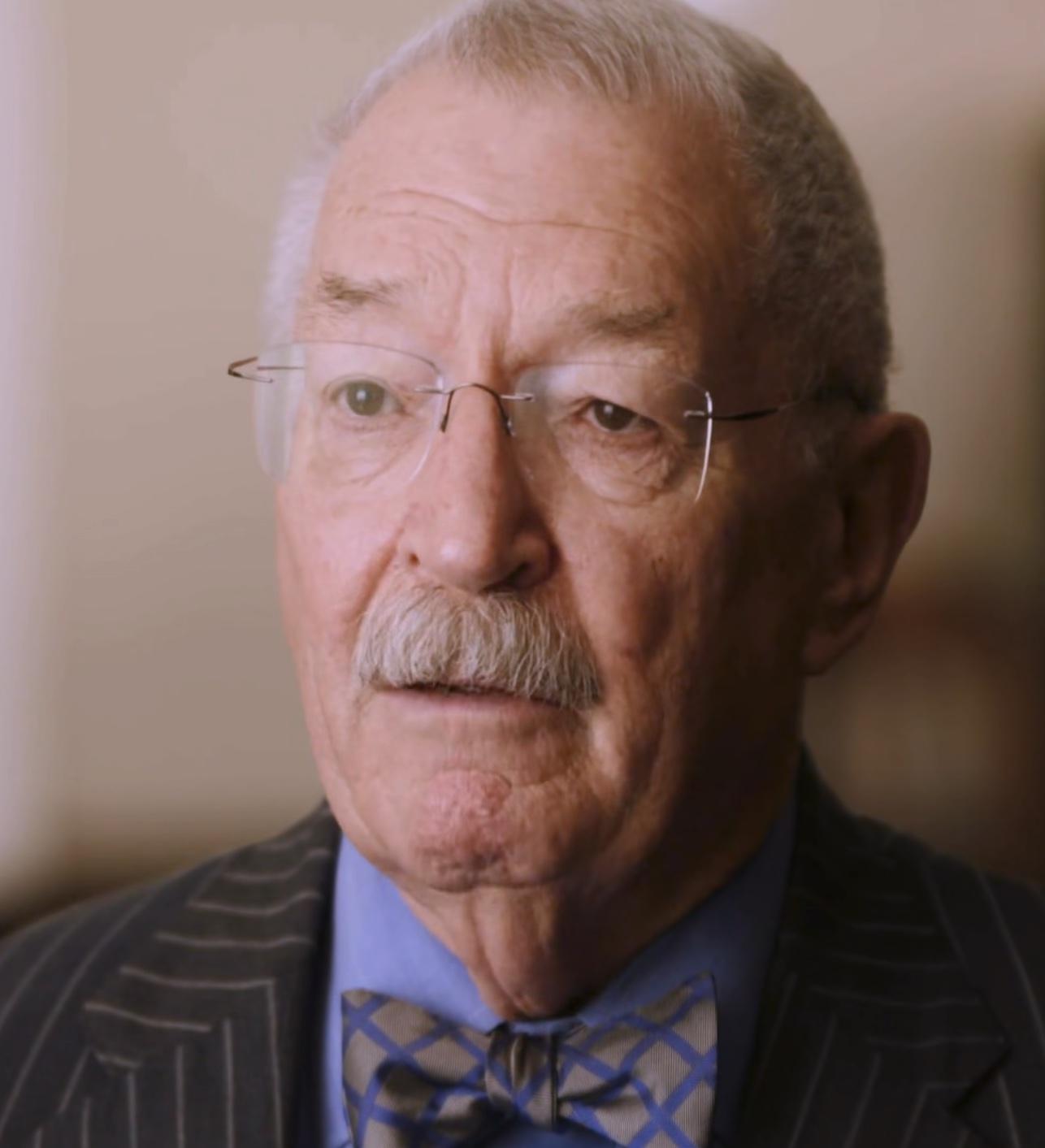 actor Jay Bender large photo