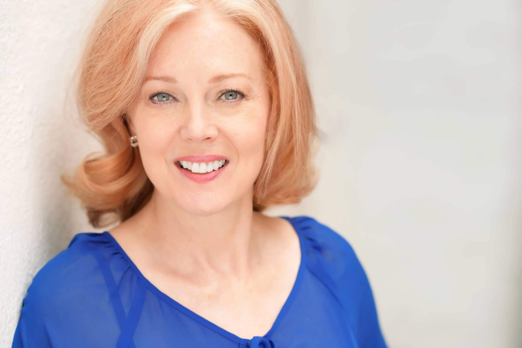 actor Beth Glover large photo