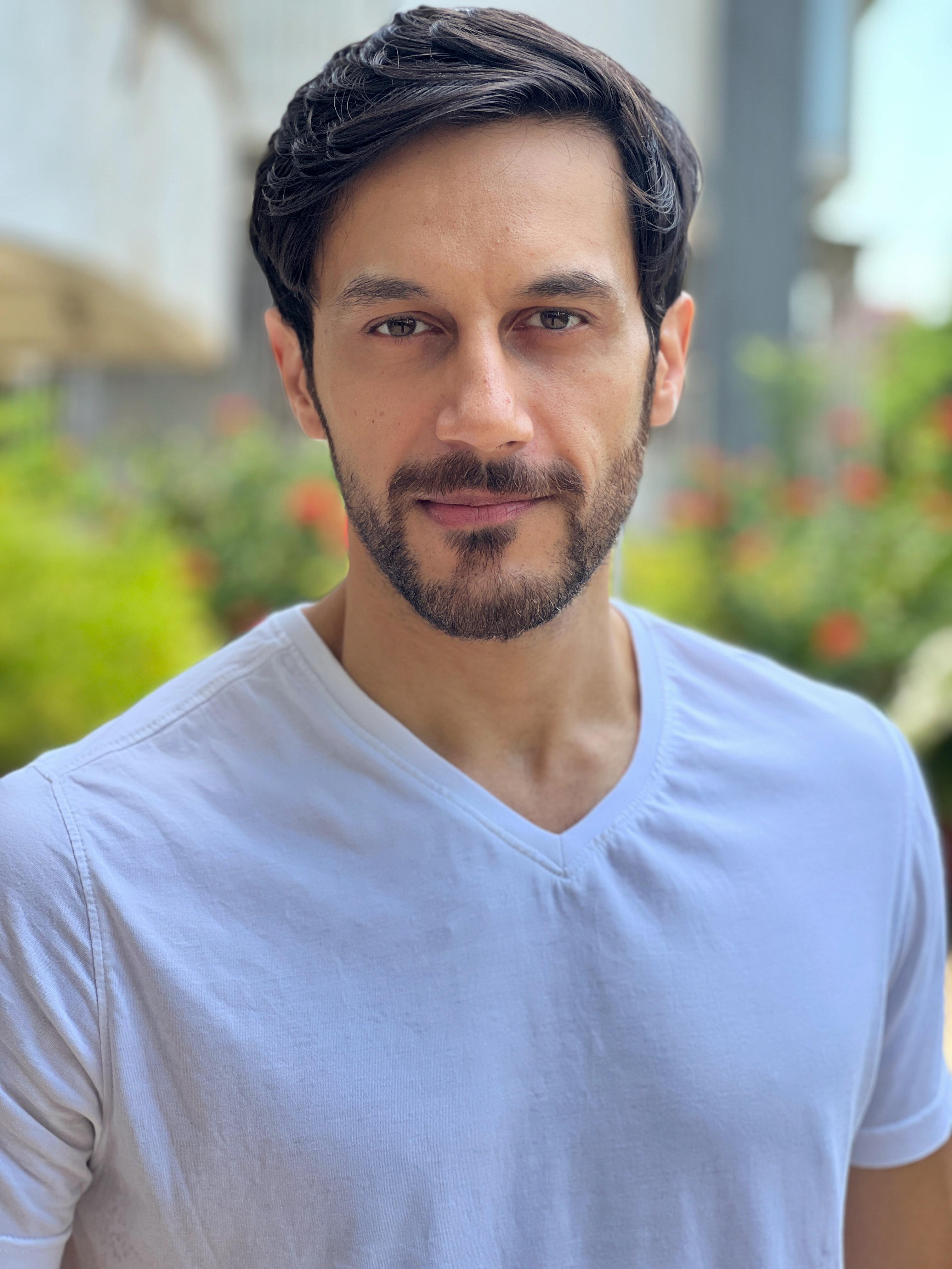 actor Danny Sura large photo