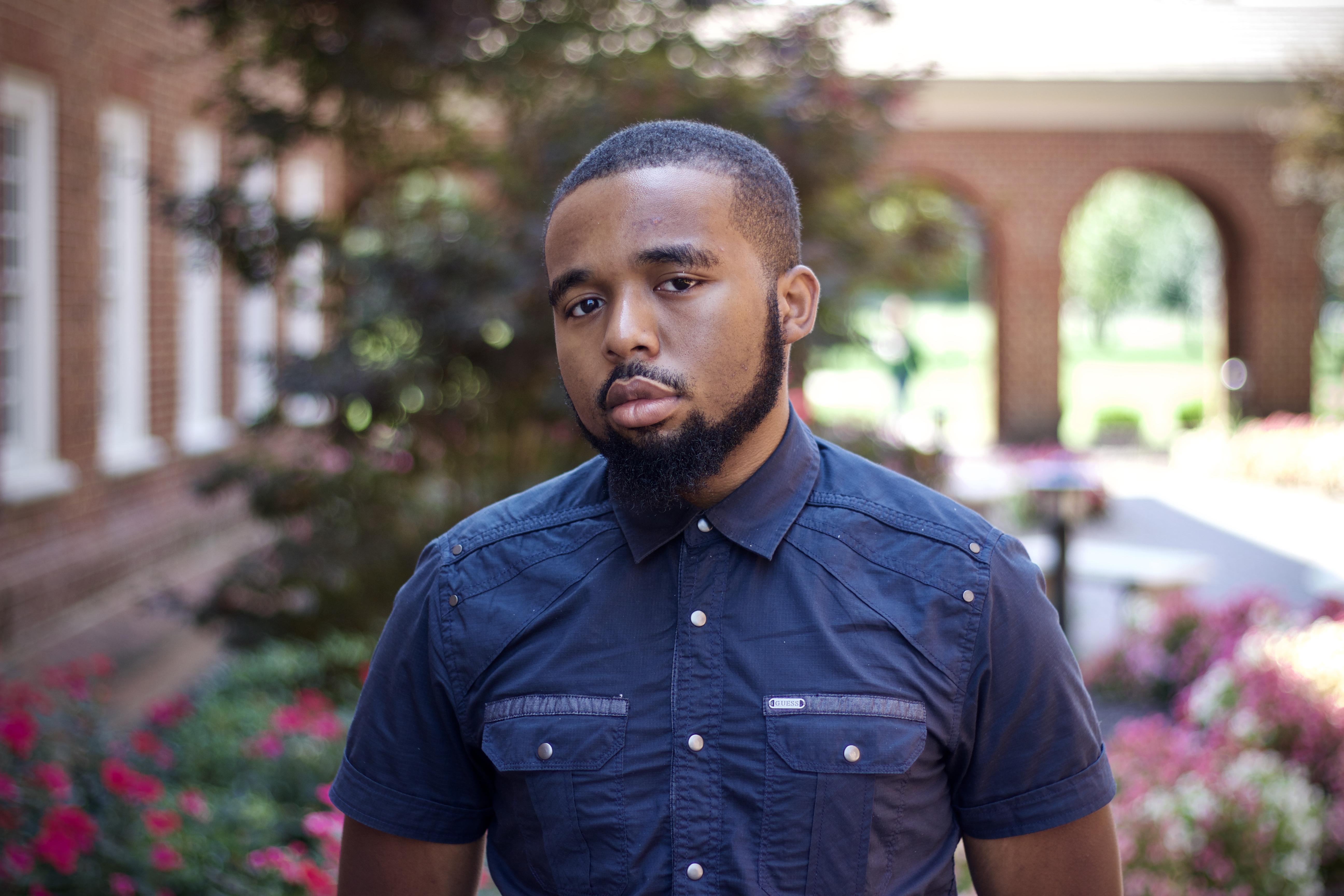 actor Evan Carrington large photo