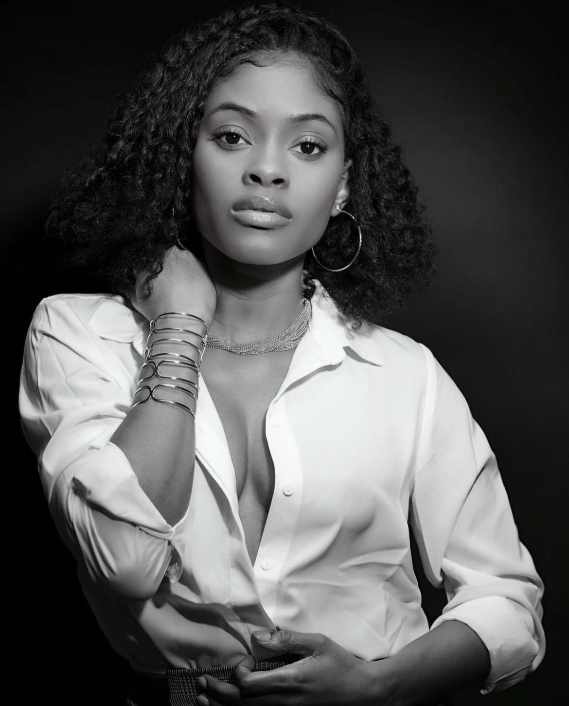 actor Jasmine Sargent large photo