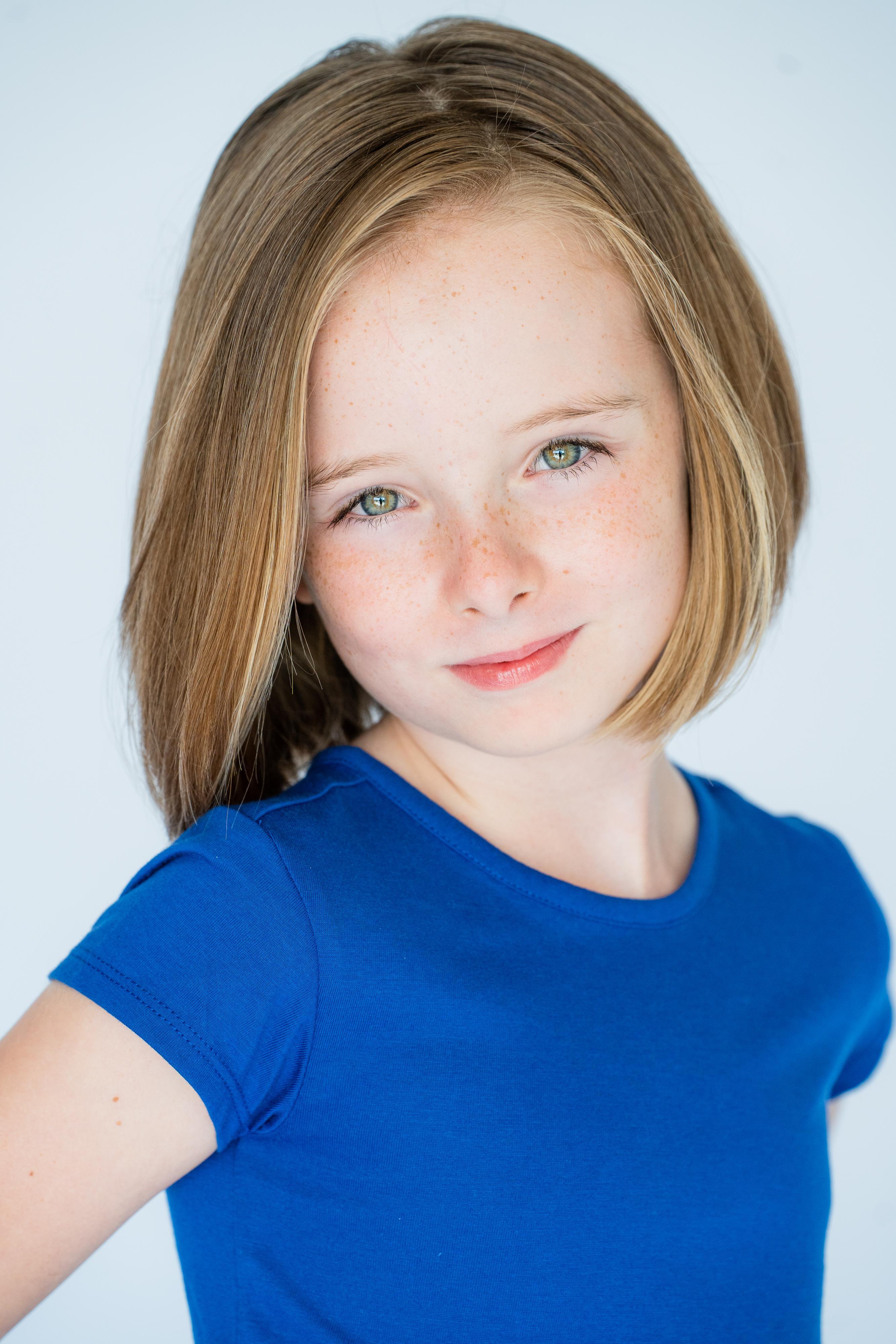 actor Ella Faris large photo