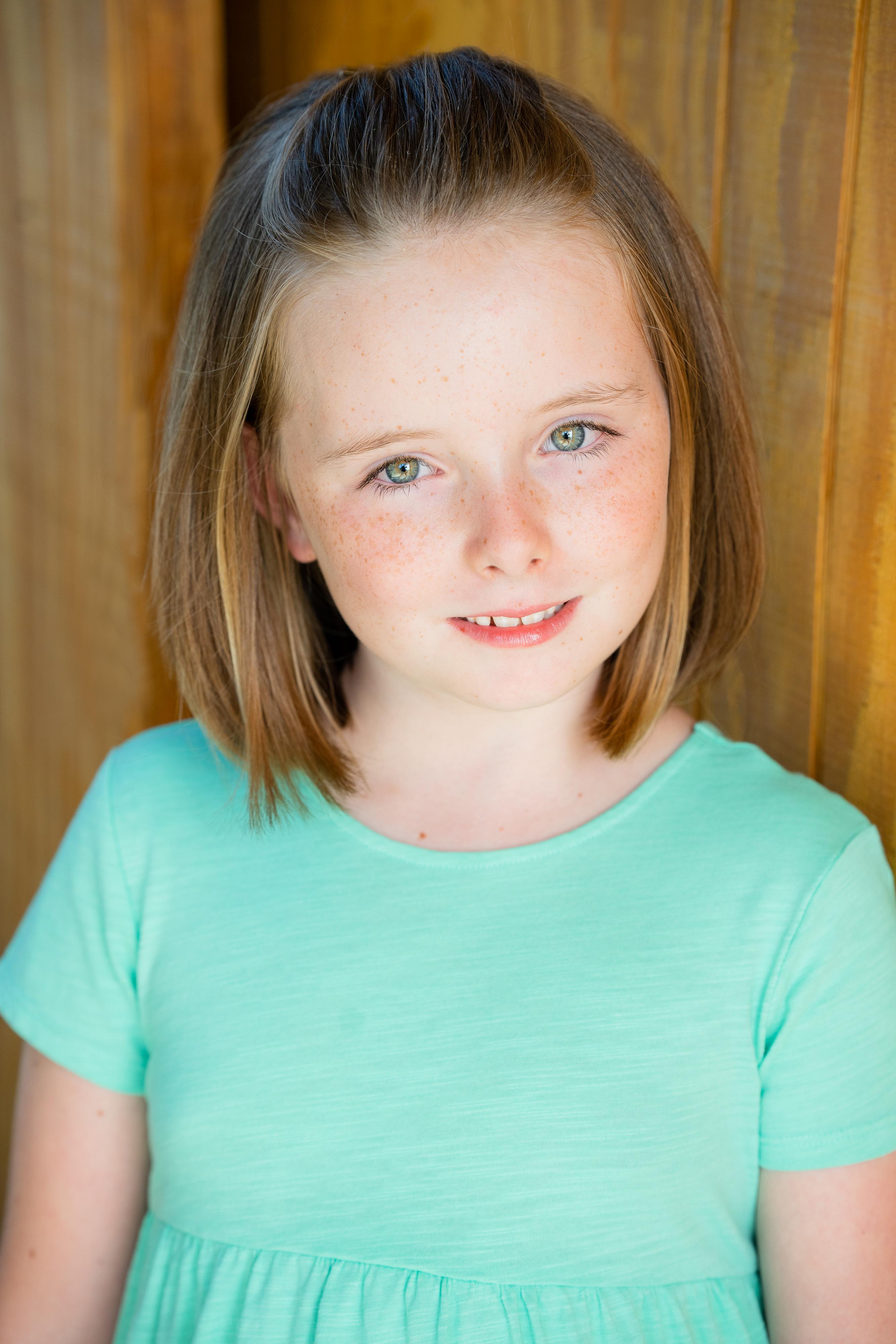 actor Gracie Faris large photo