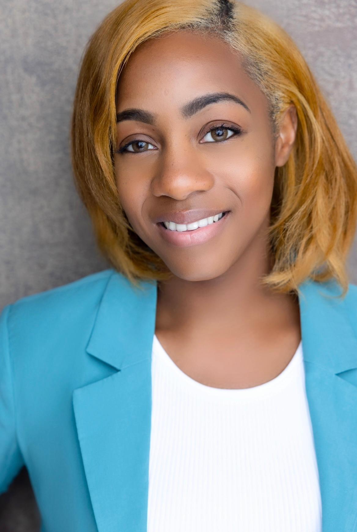 actor Sheba Holmes large photo