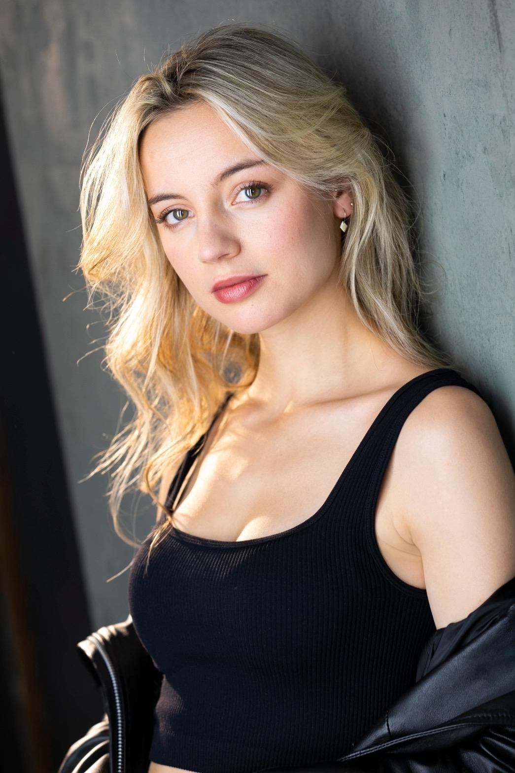 actor Toni Weiss large photo