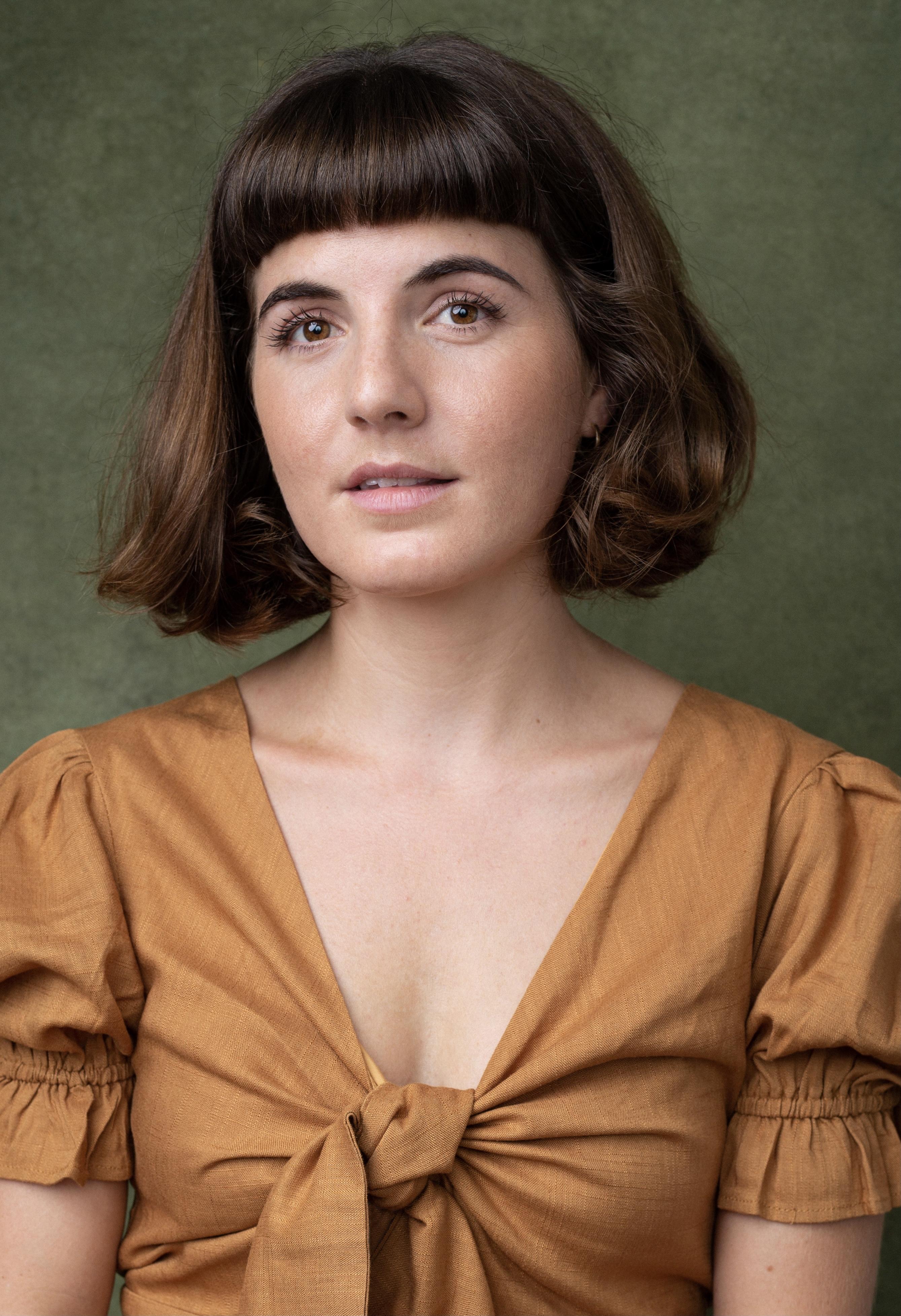 actor Mary Roubos large photo