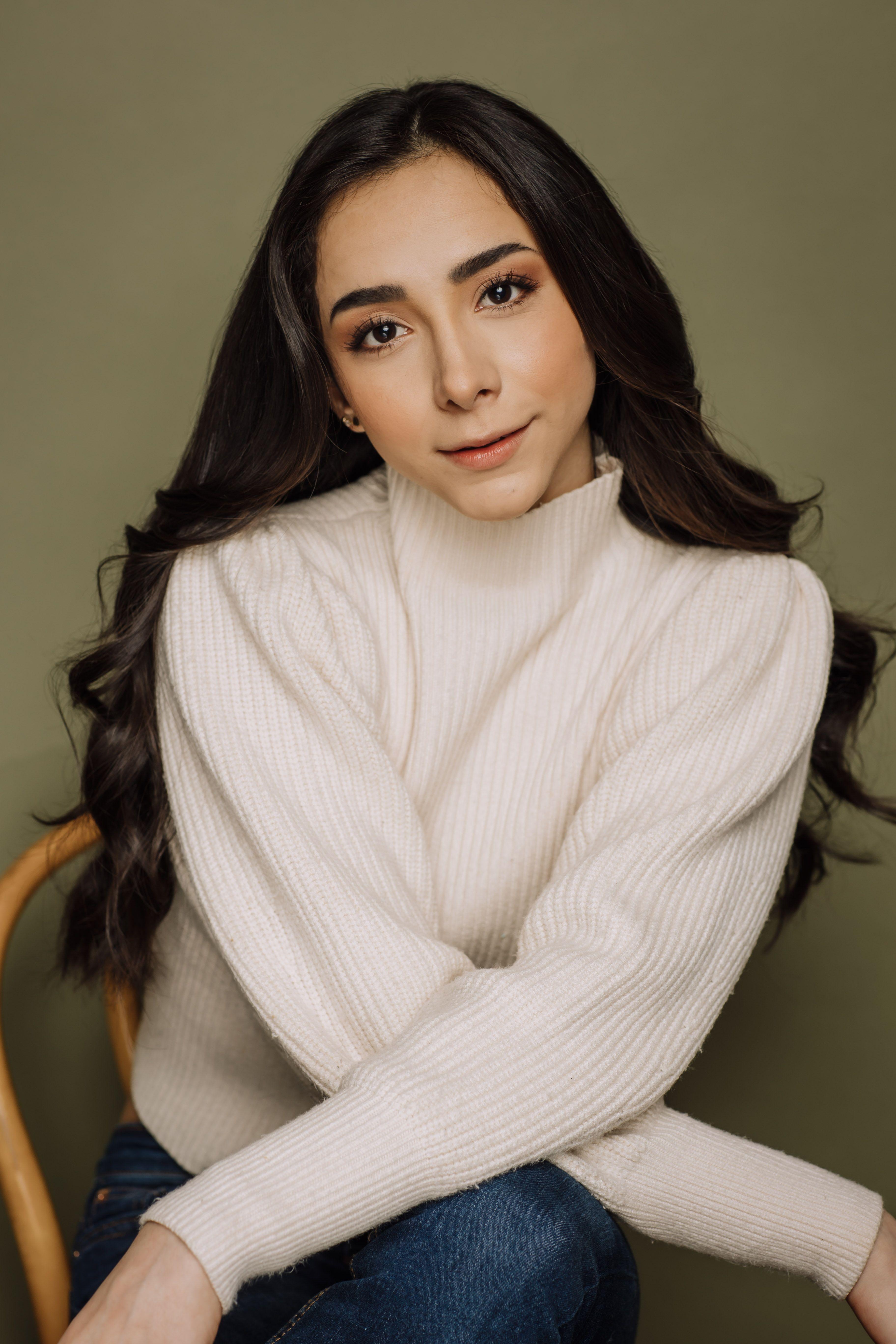 actor Valentina Andrade large photo