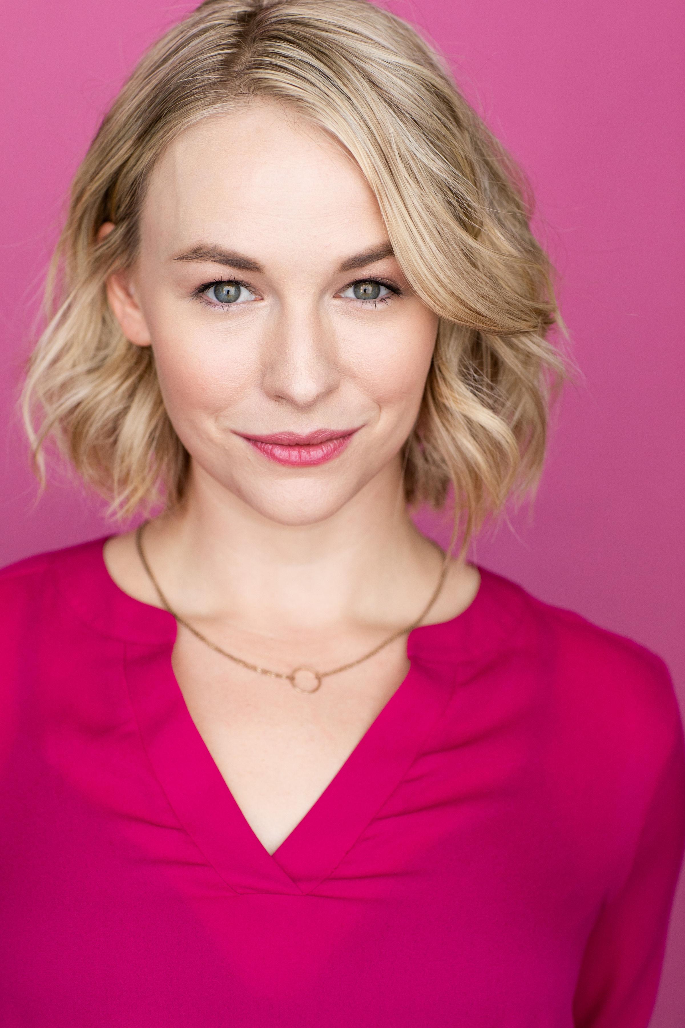 actor Lindsey Newell large photo