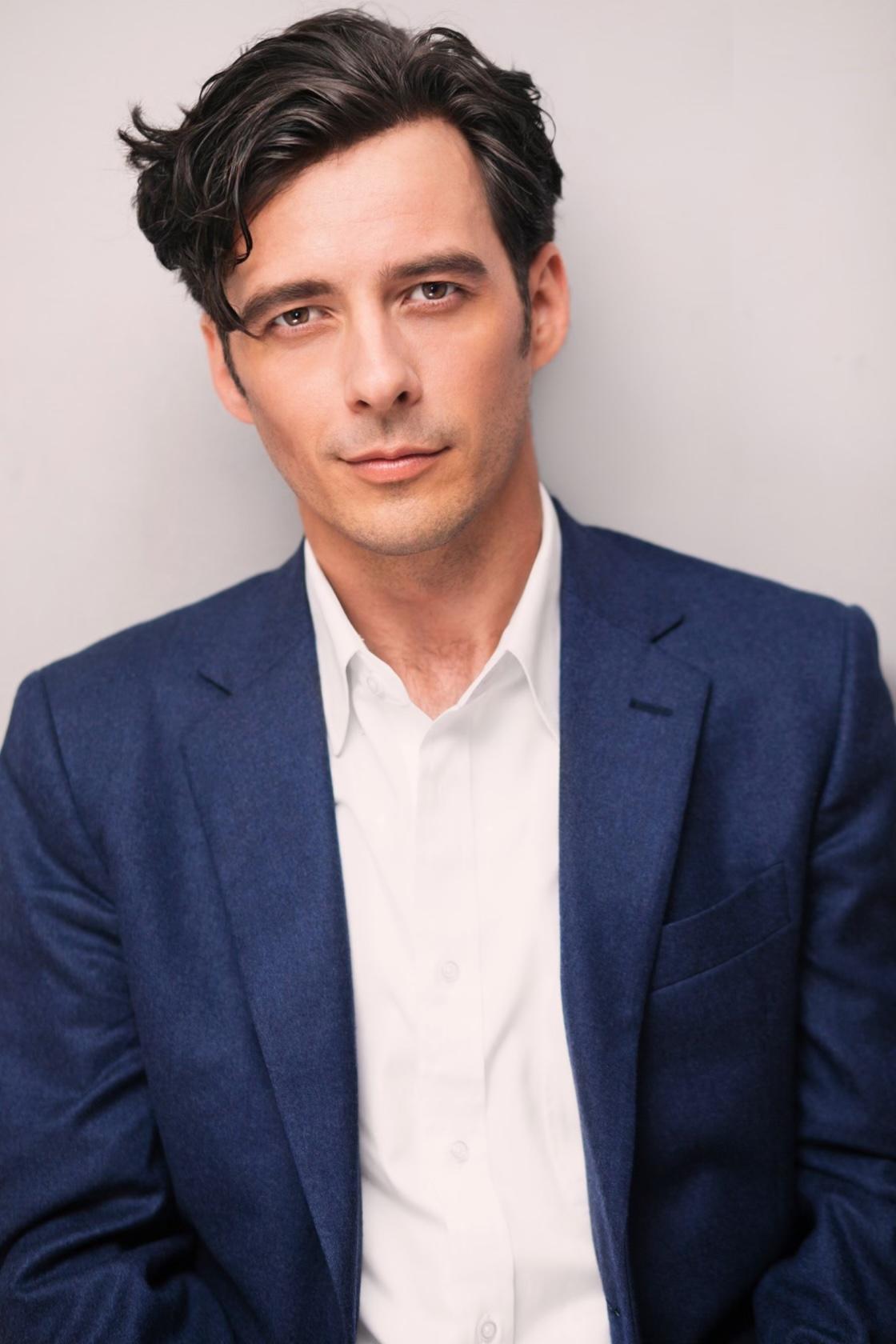 actor Matthew Underwood large photo