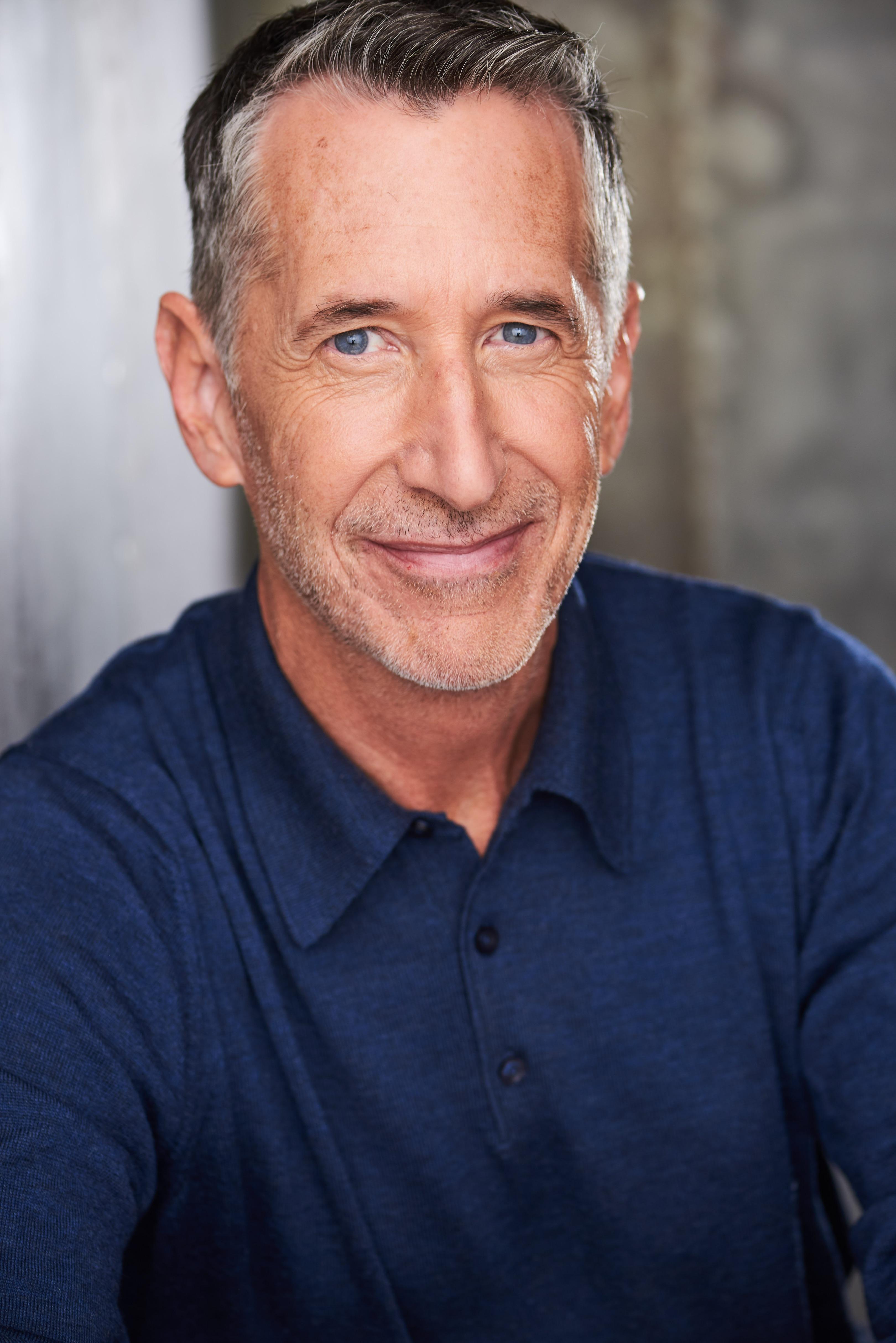 actor Steven Houska large photo