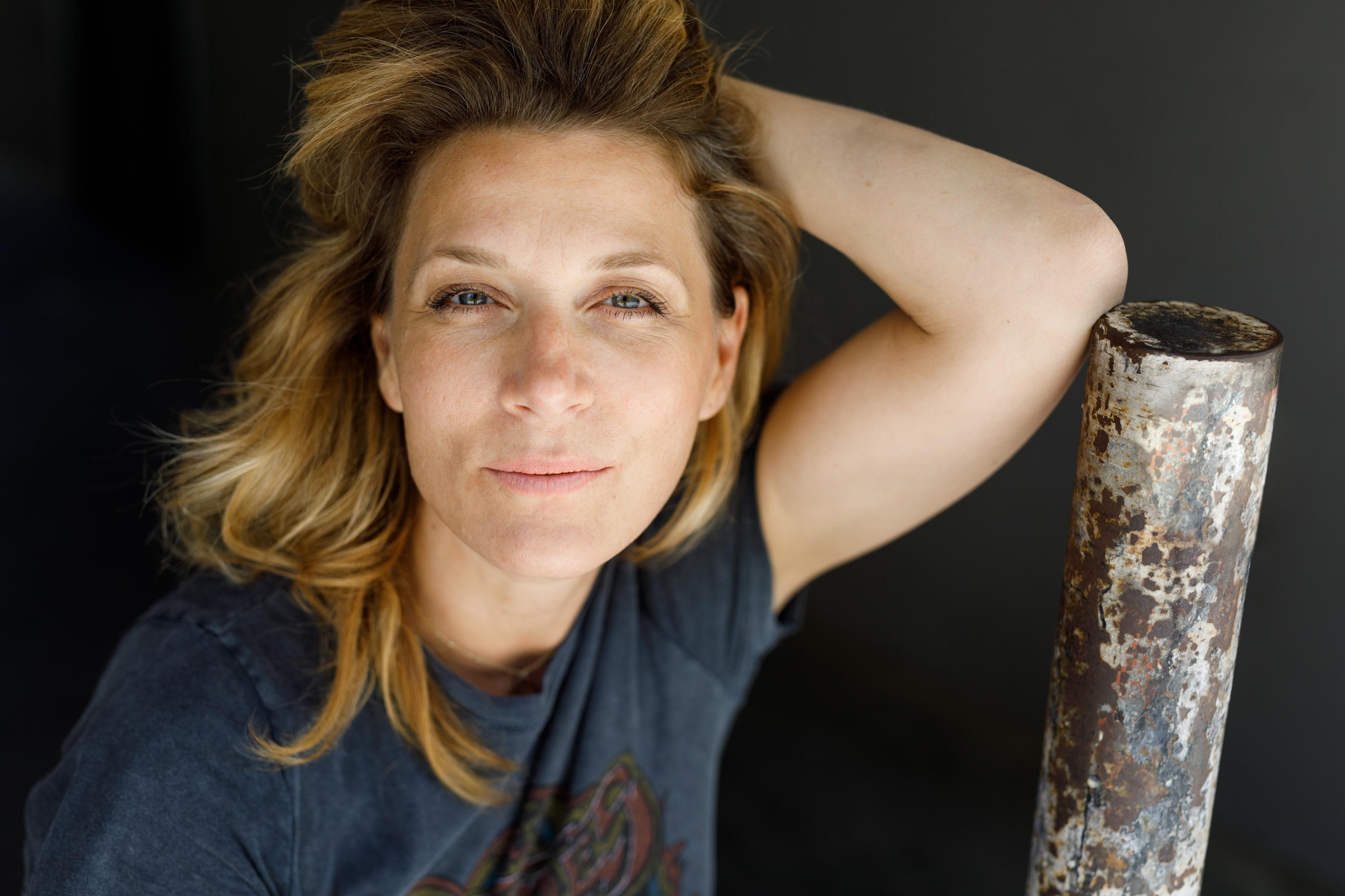 actor Caroline Frank large photo