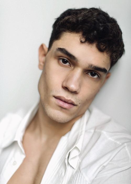 actor Matthew Laureano large photo