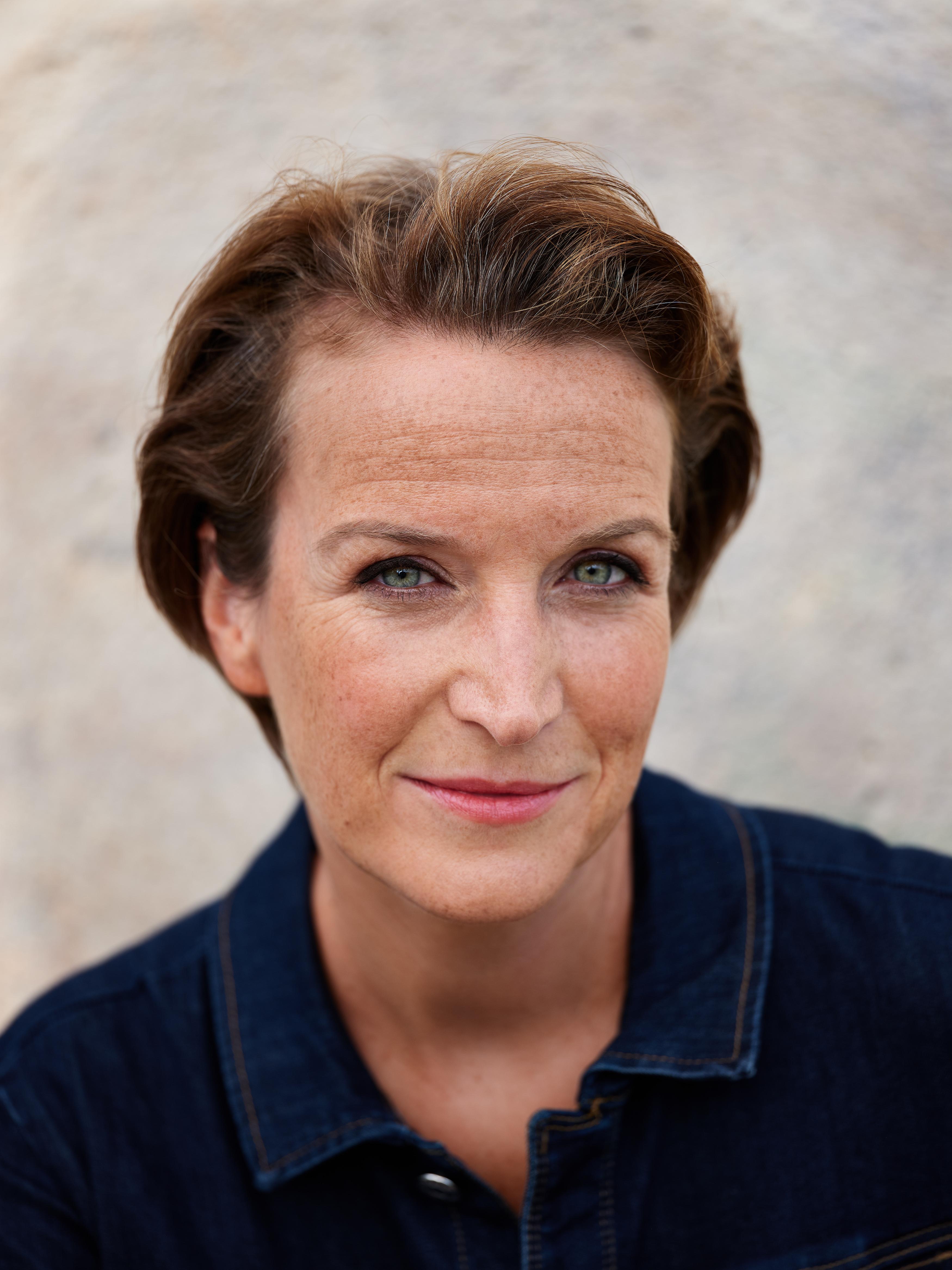 actor Anna Behne large photo