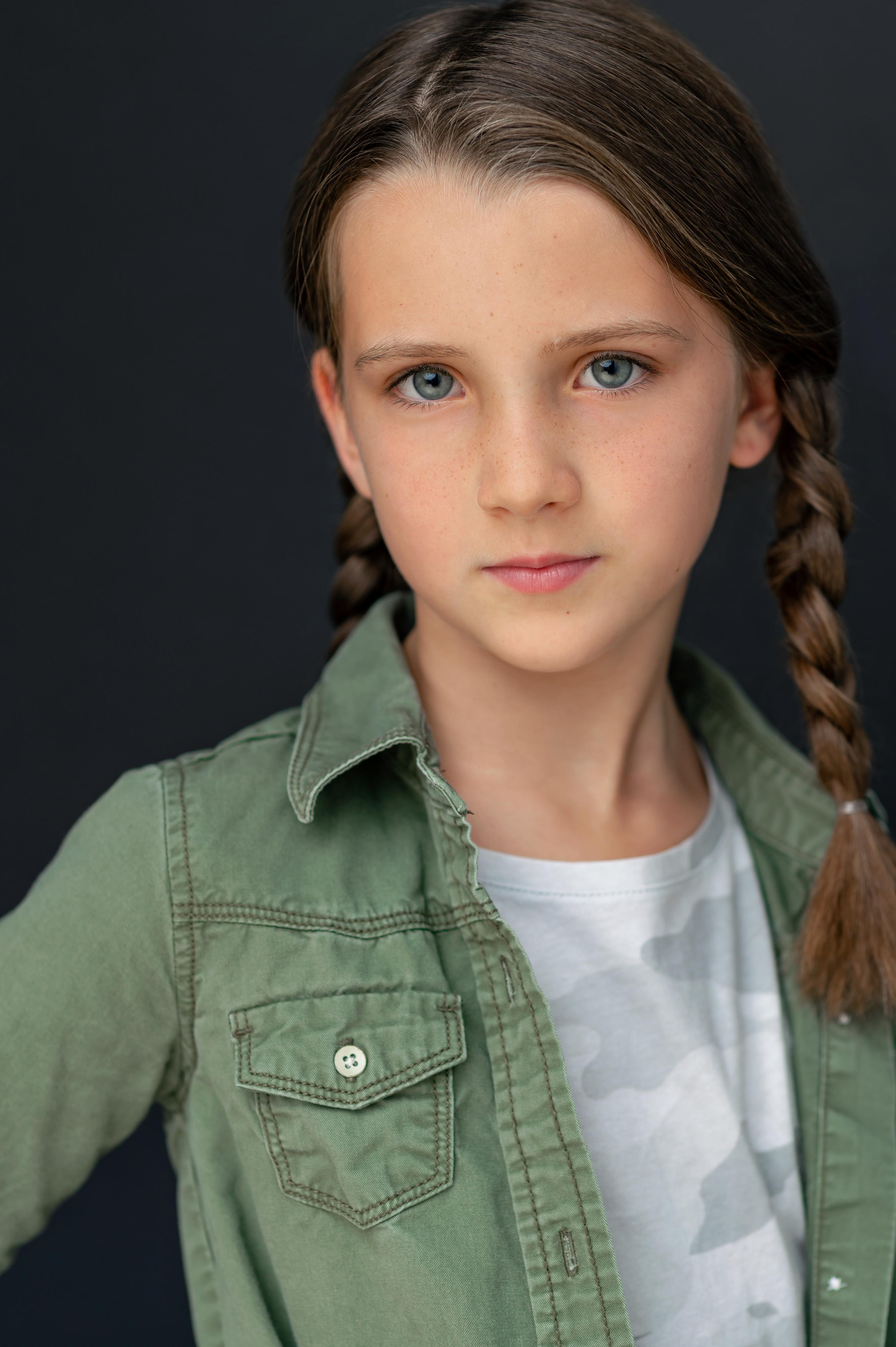 actor Linden McMillan large photo