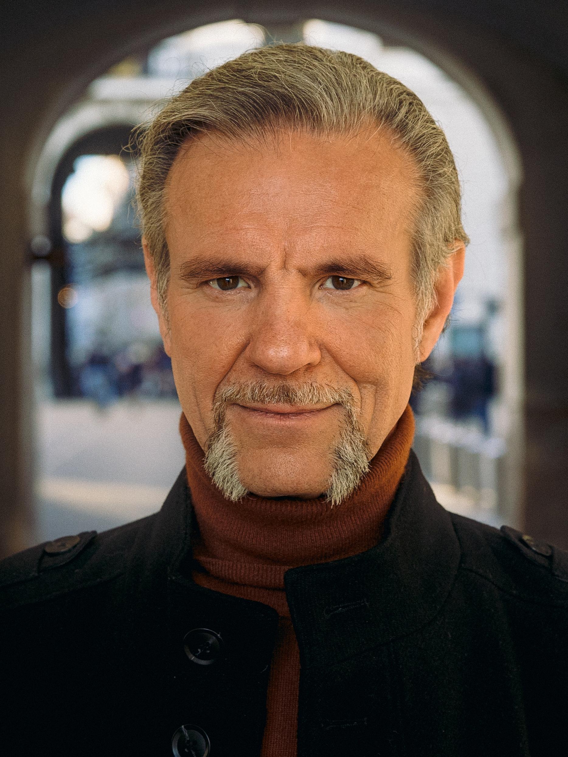 actor Viktor Krüger large photo