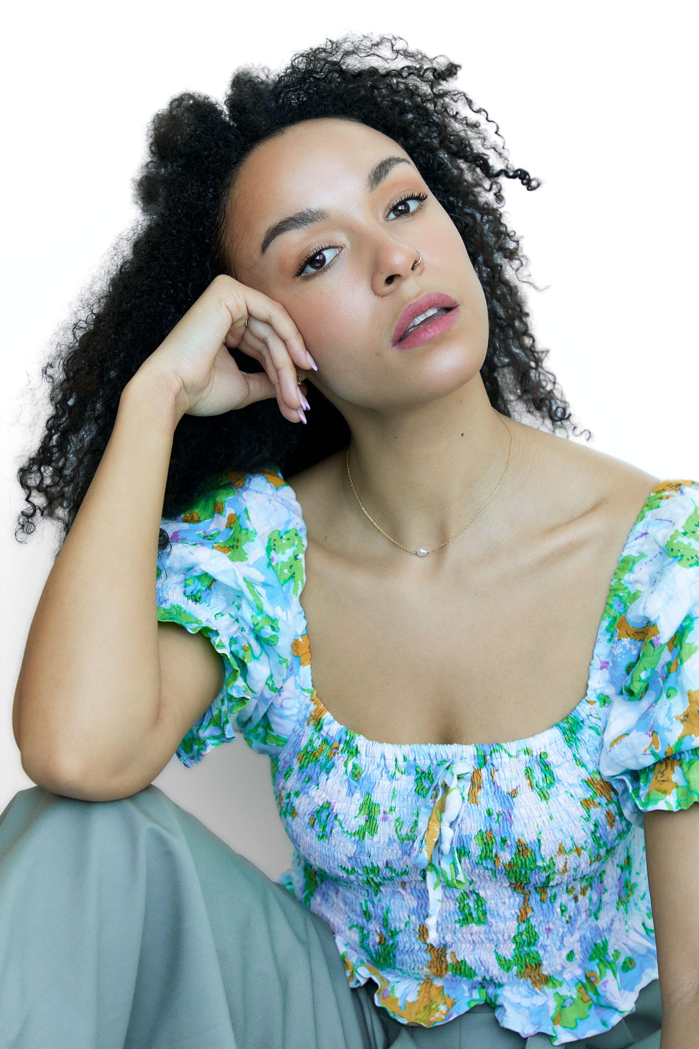 actor Vivienne Awosoga large photo