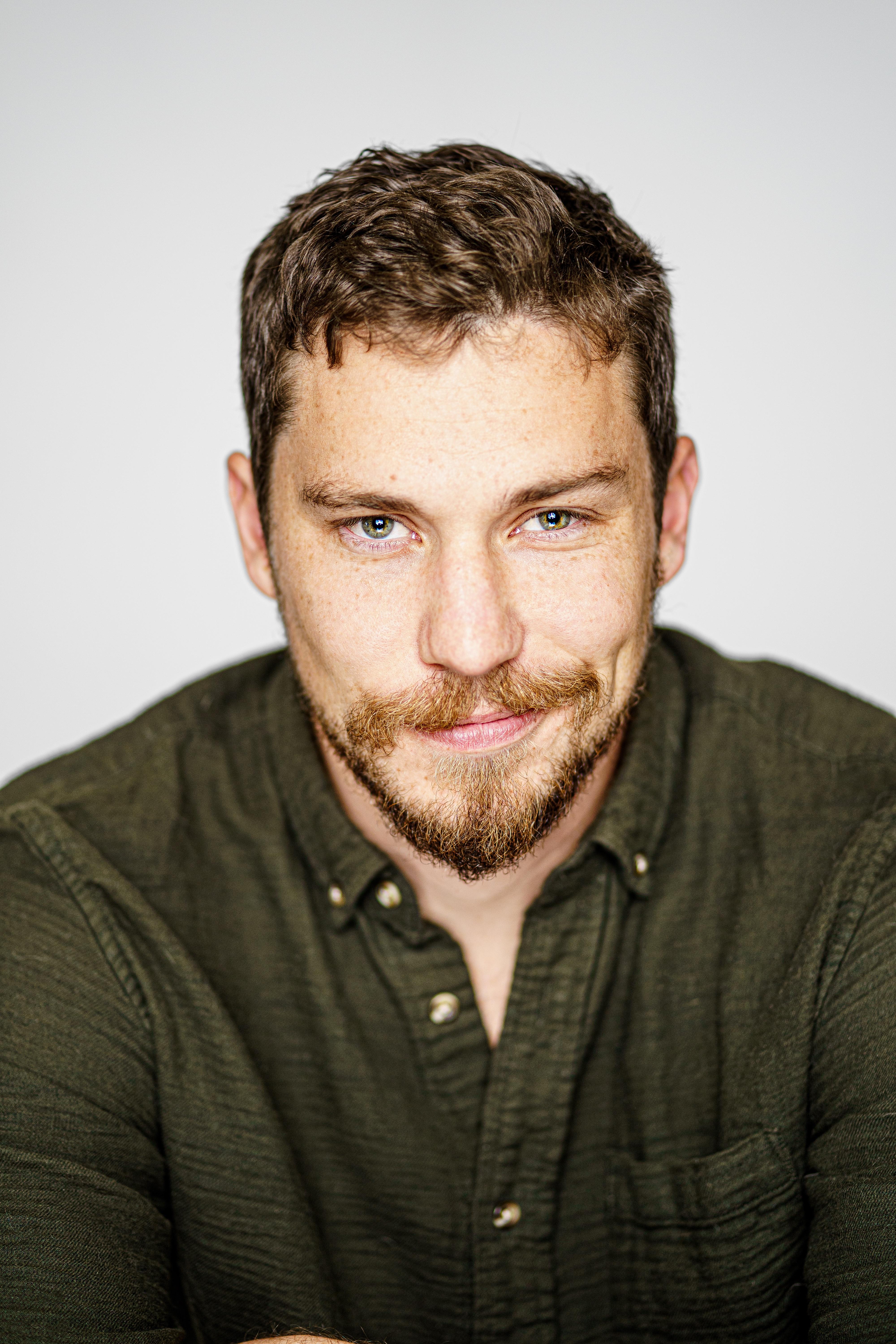 actor Adam Navas large photo