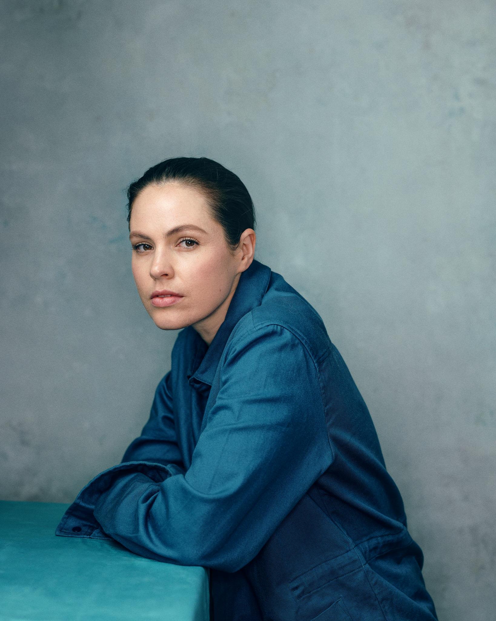 actor Chelsea Leigh Macleod large photo