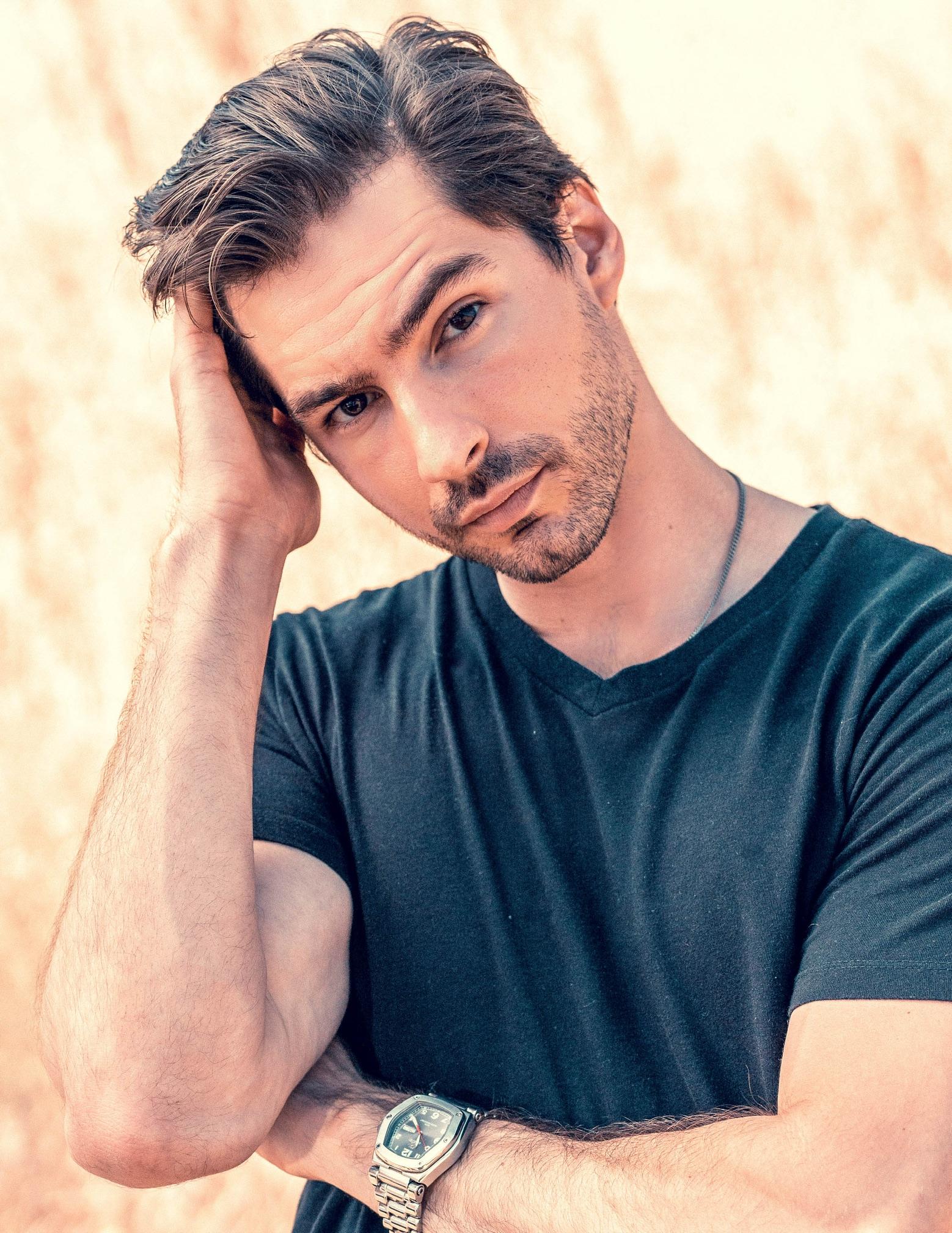 actor Nico Bracewell large photo