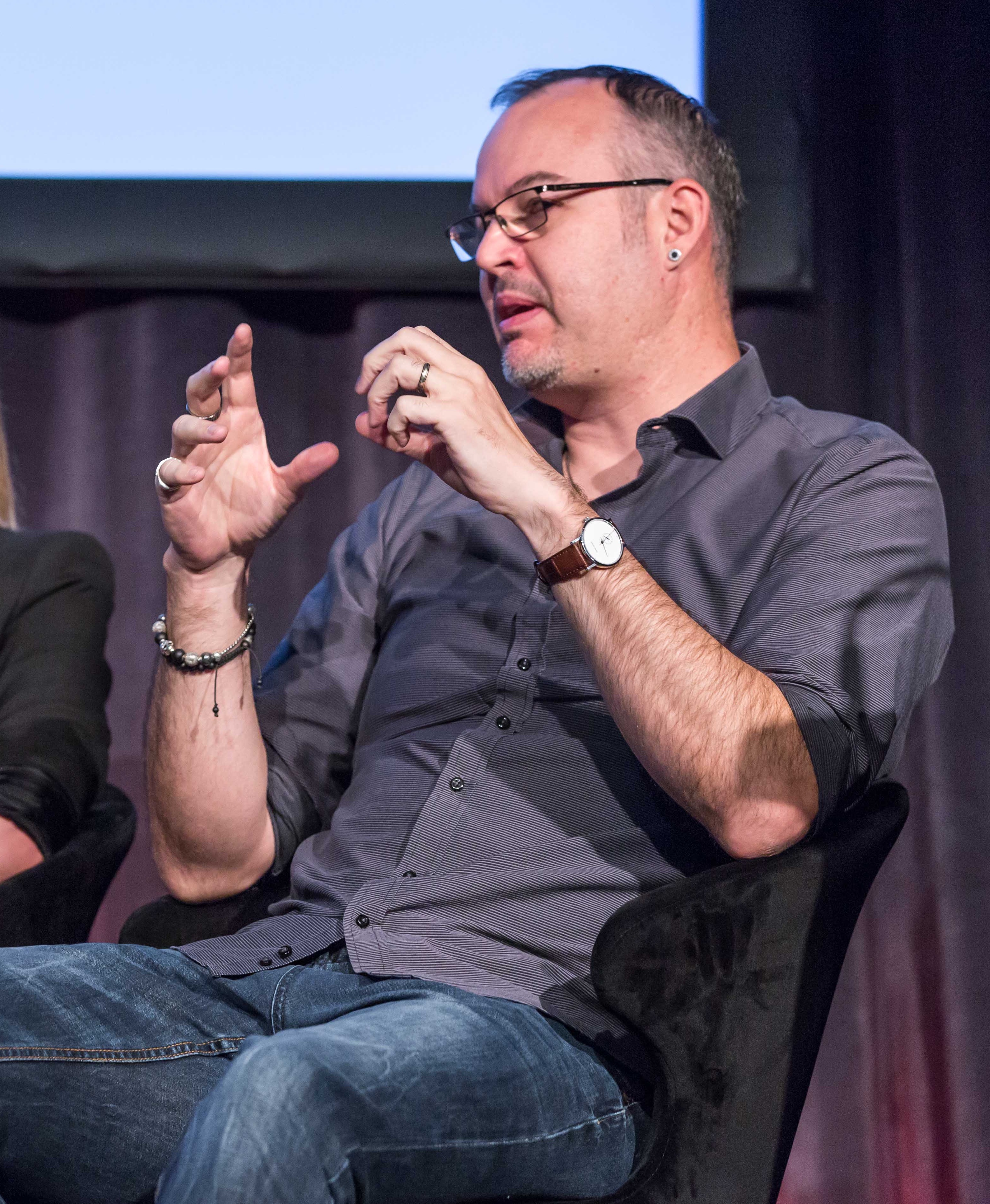 actor Mike Jones large photo