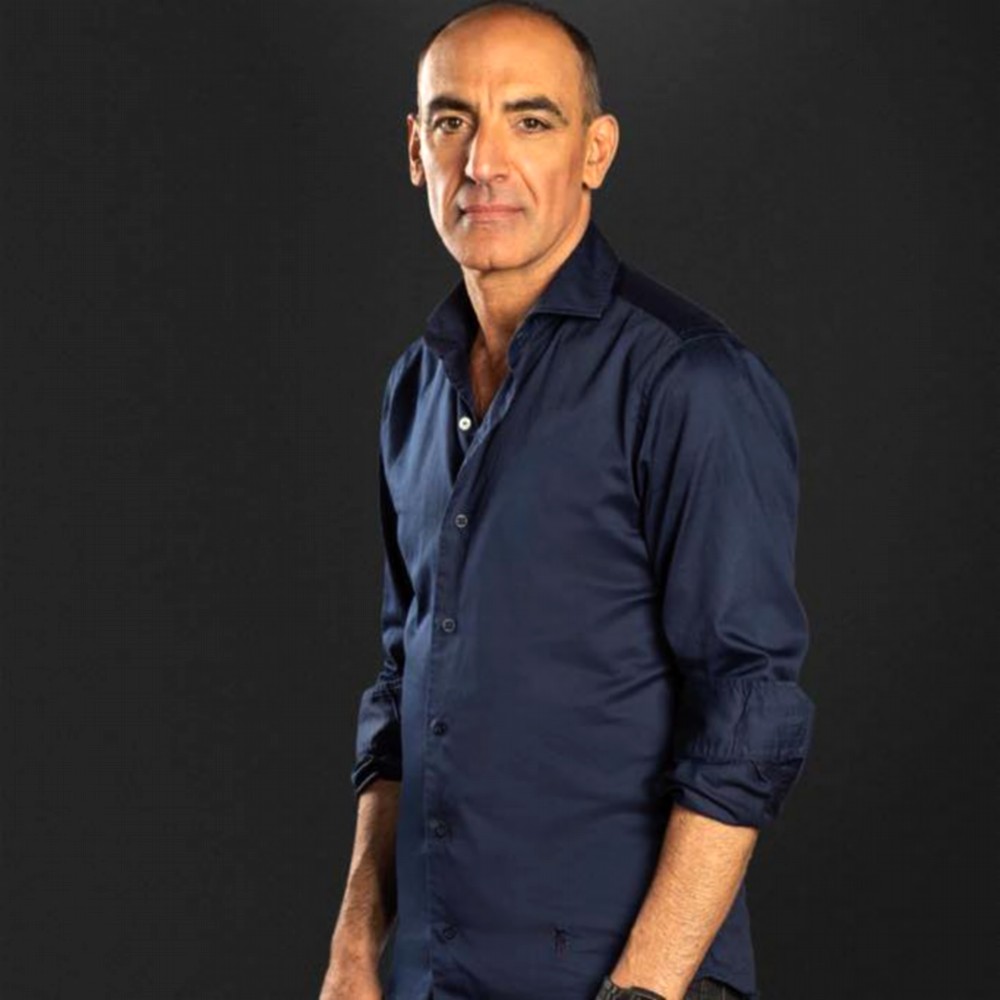 actor Mauricio Dayub large photo