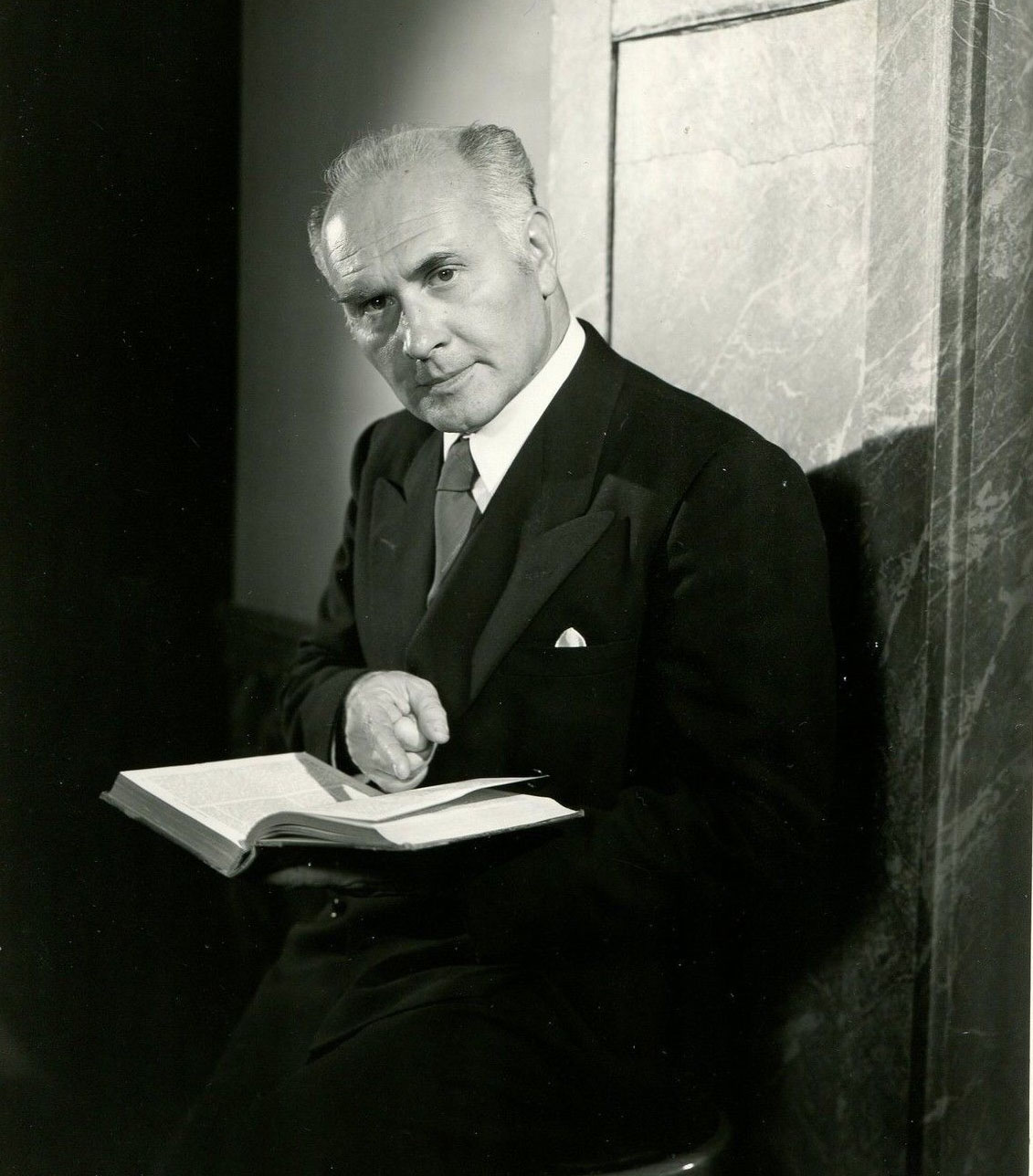 actor Charles Evans large photo