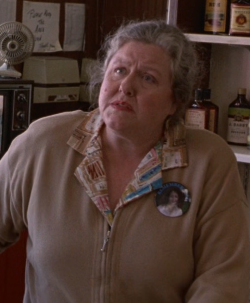 actor Linda Hoy large photo