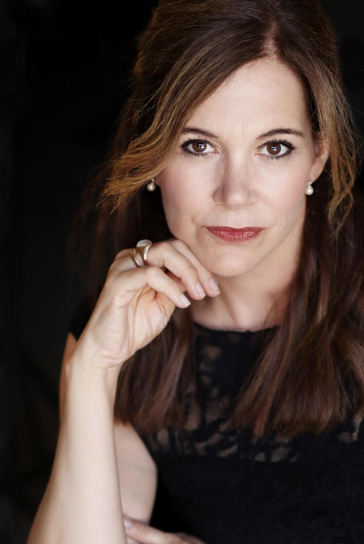 actor Kate Zenna large photo