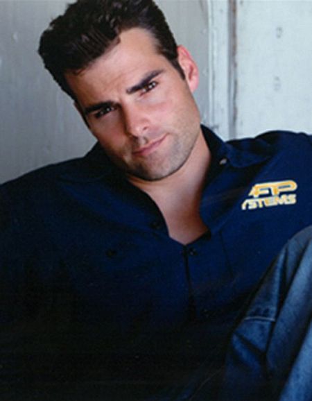 actor Brien Perry large photo