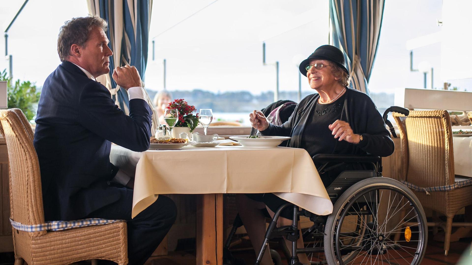 actor Monika John large photo