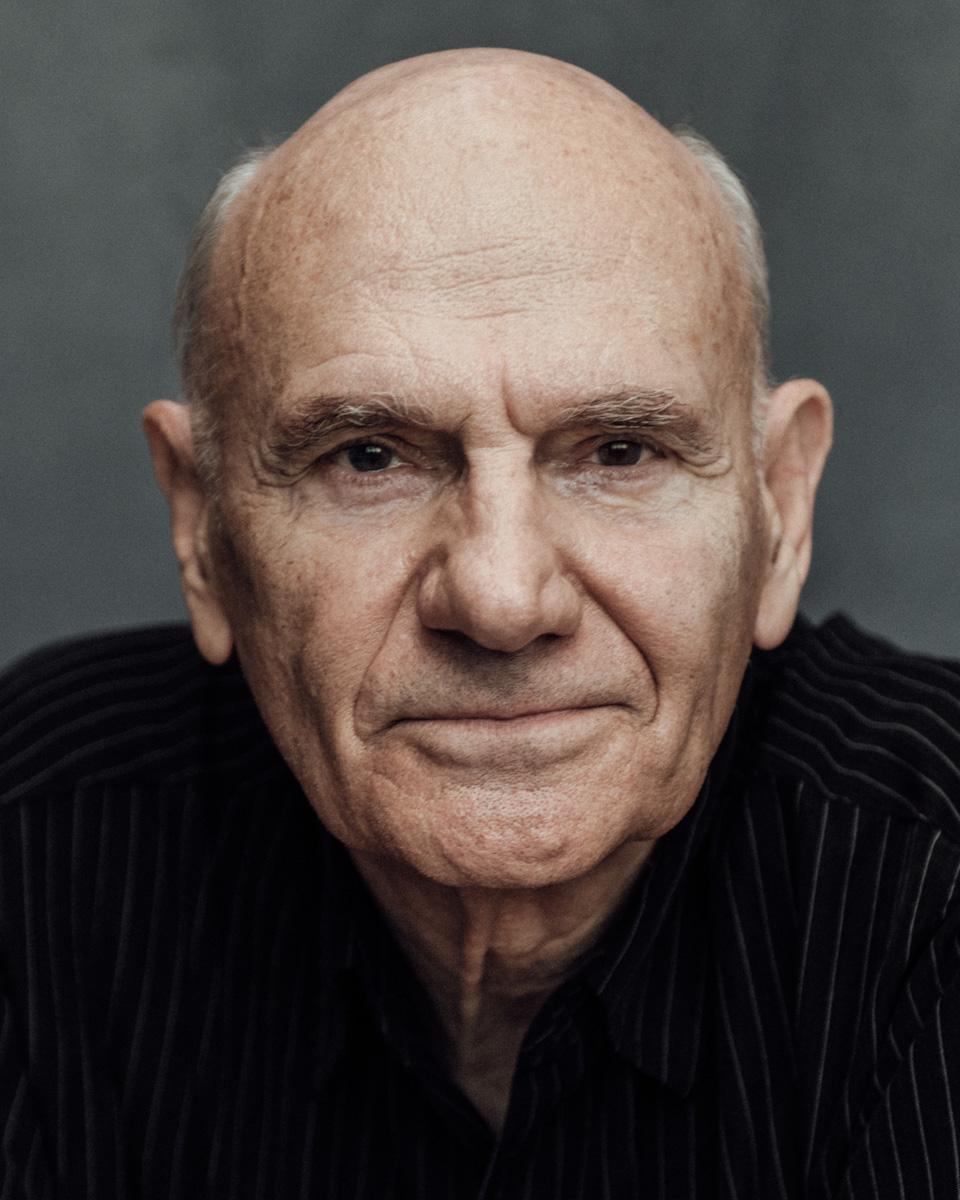 actor Peter Kybart large photo