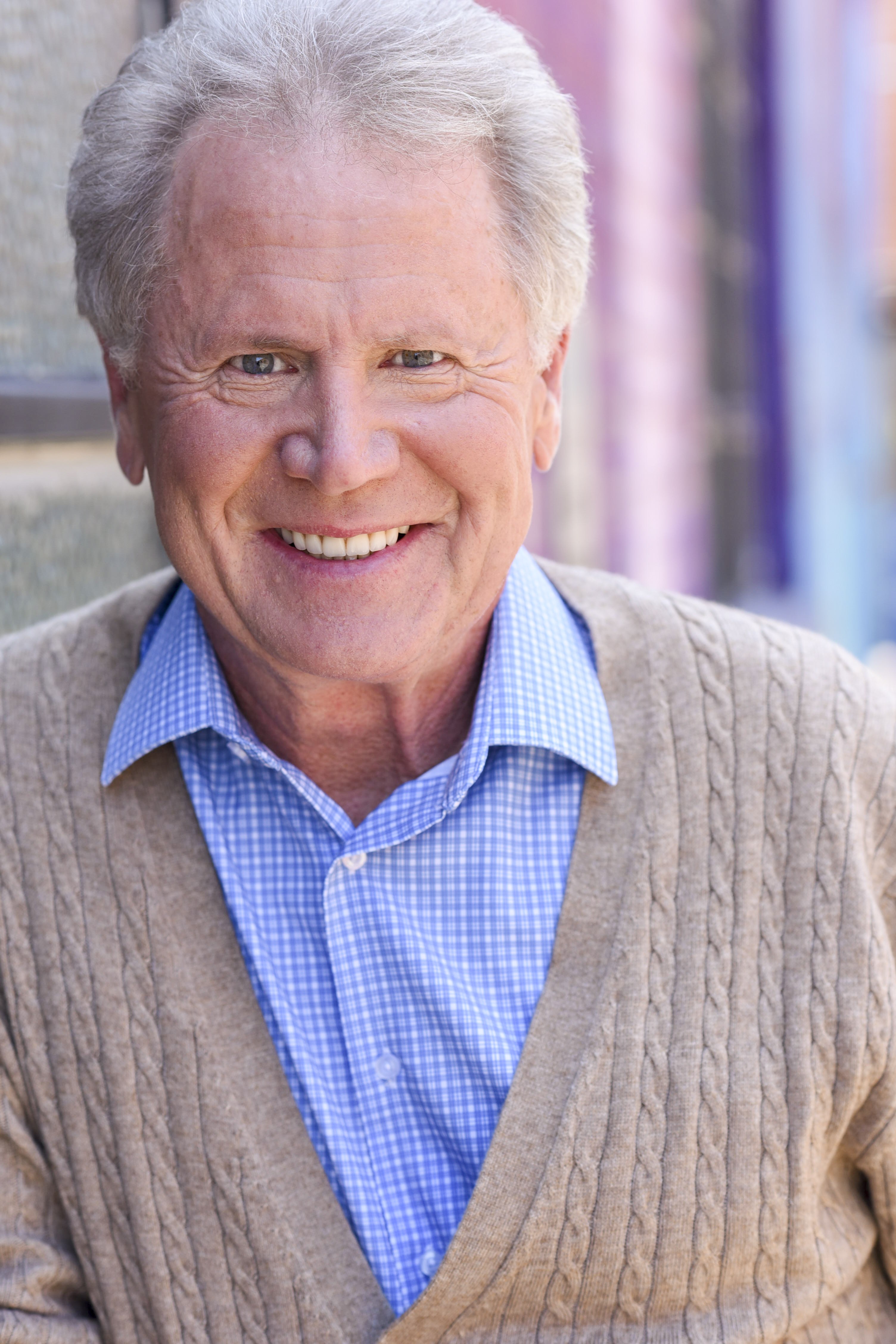 actor Robert Pierce large photo