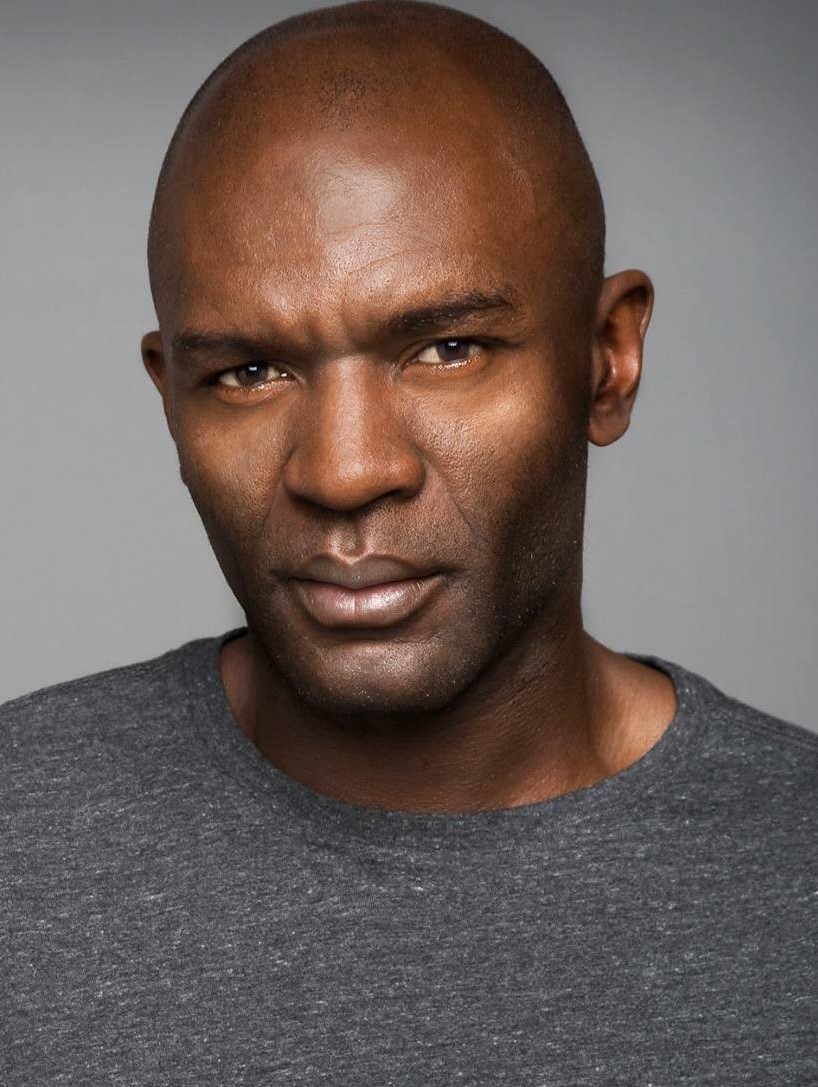 actor Emilio Buale large photo