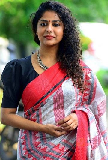 actor Poornima Indrajith large photo