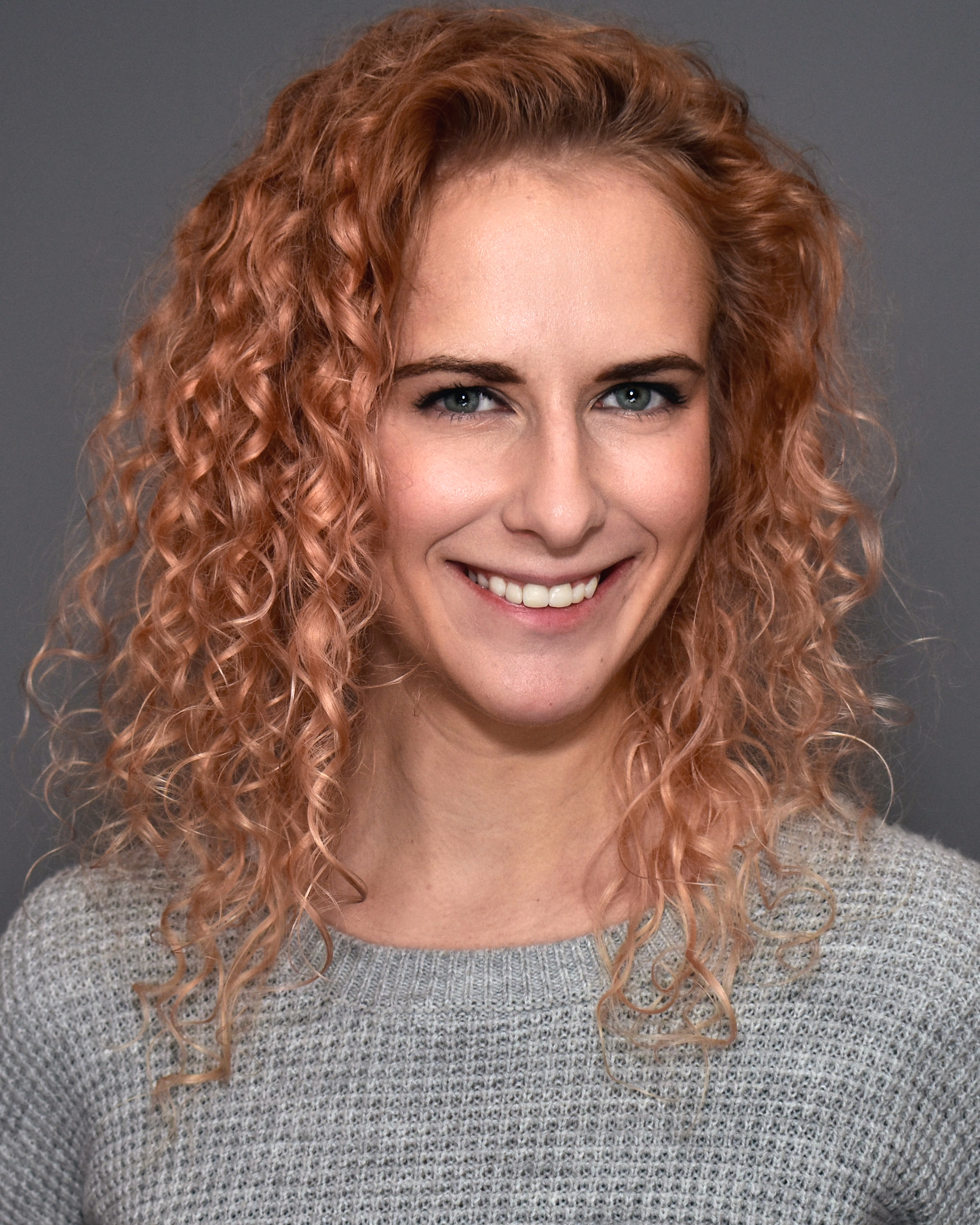 actor Hannah Smith large photo