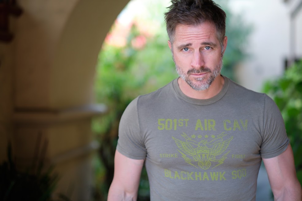 actor Chris Smith large photo